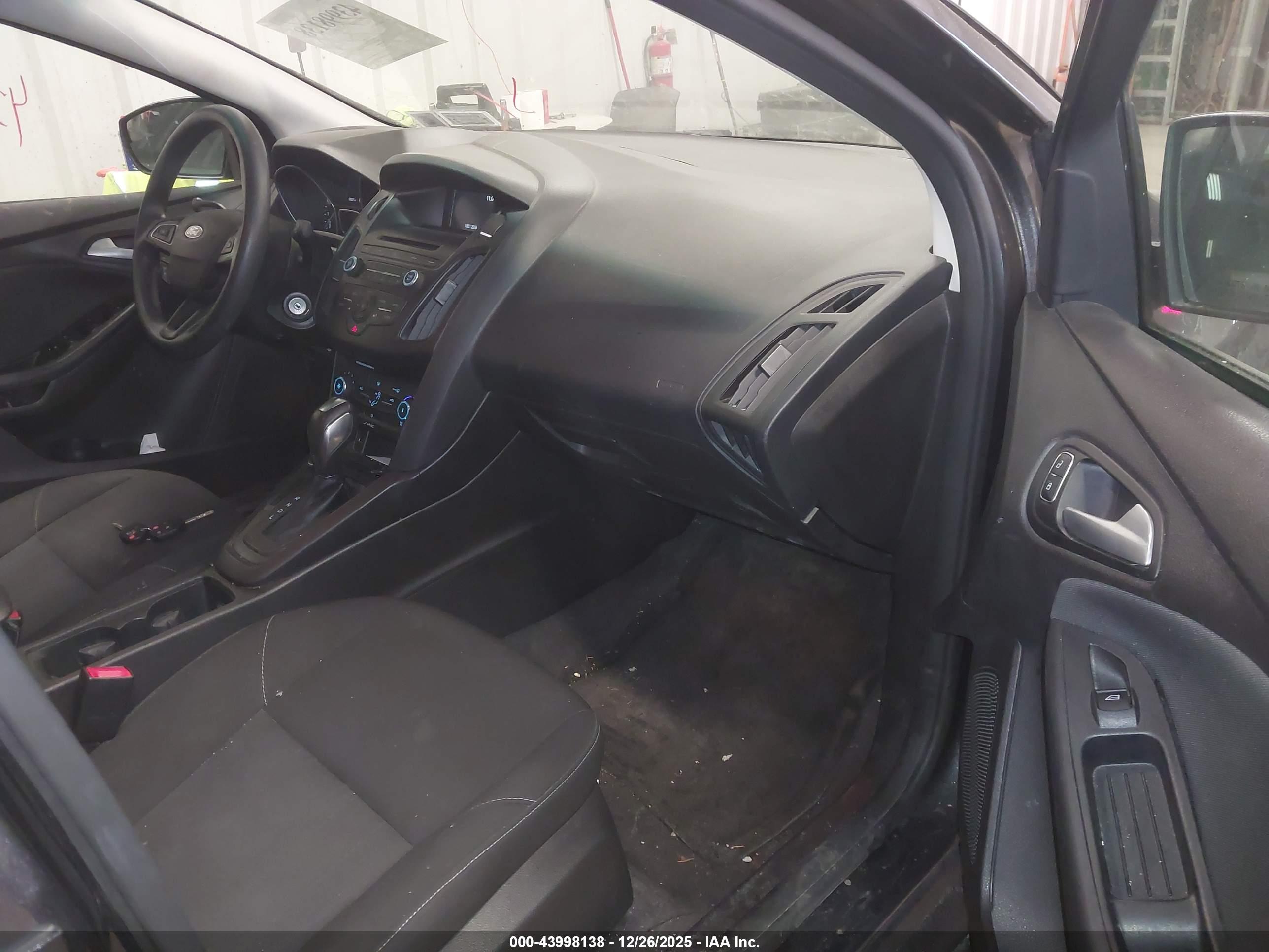 FORD FOCUS image 5