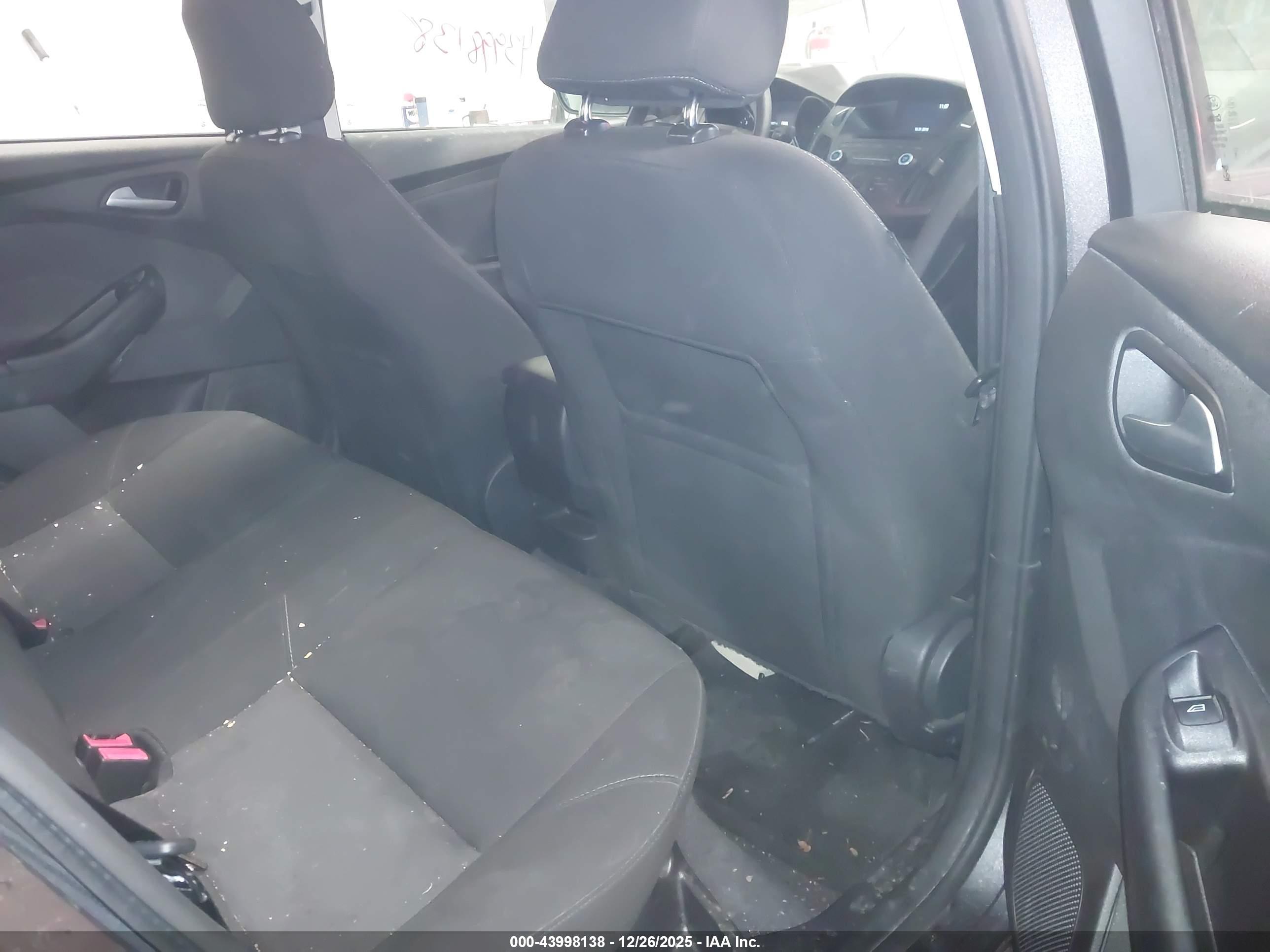 FORD FOCUS image 8