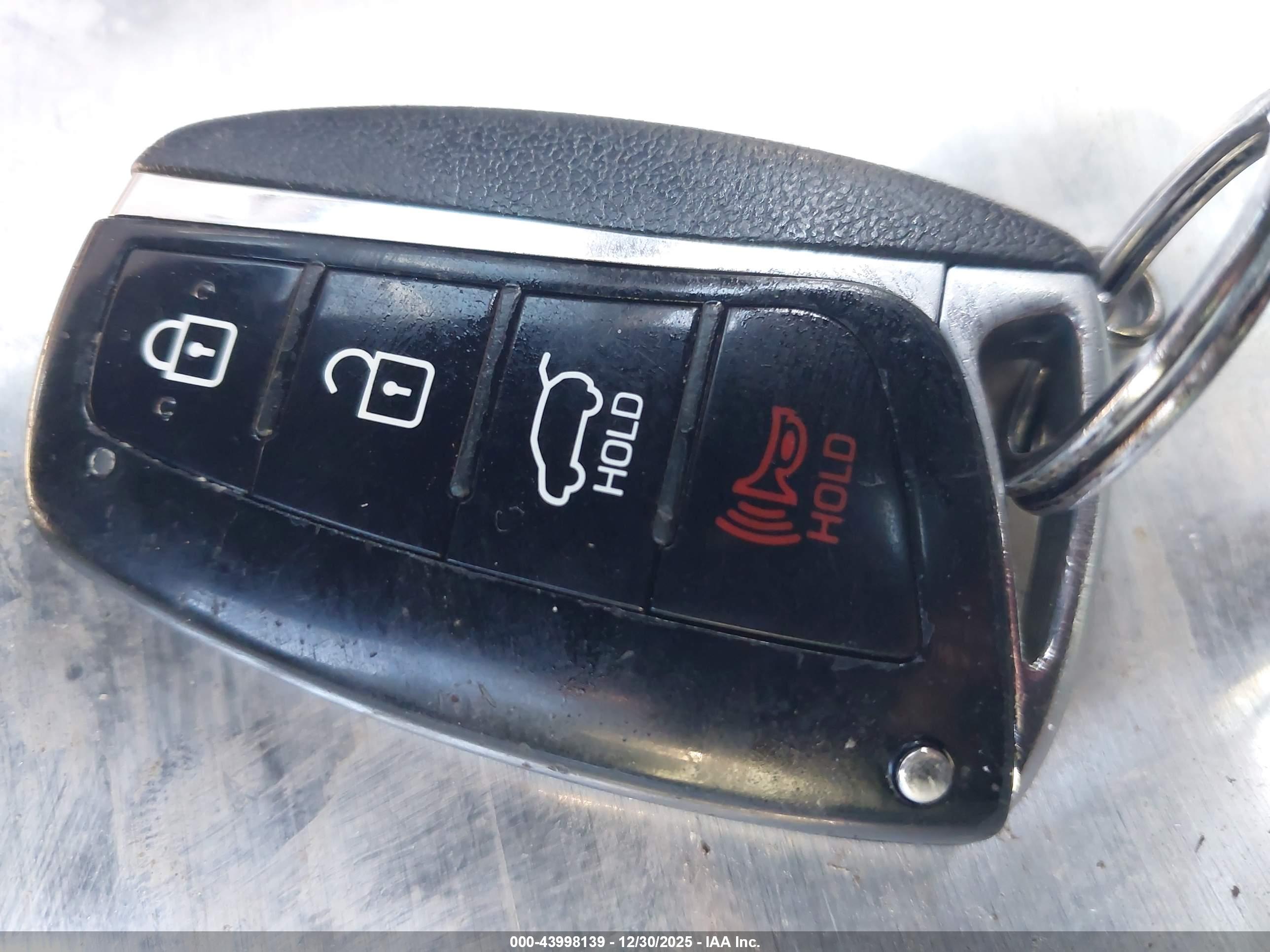 HYUNDAI SANTA image 11