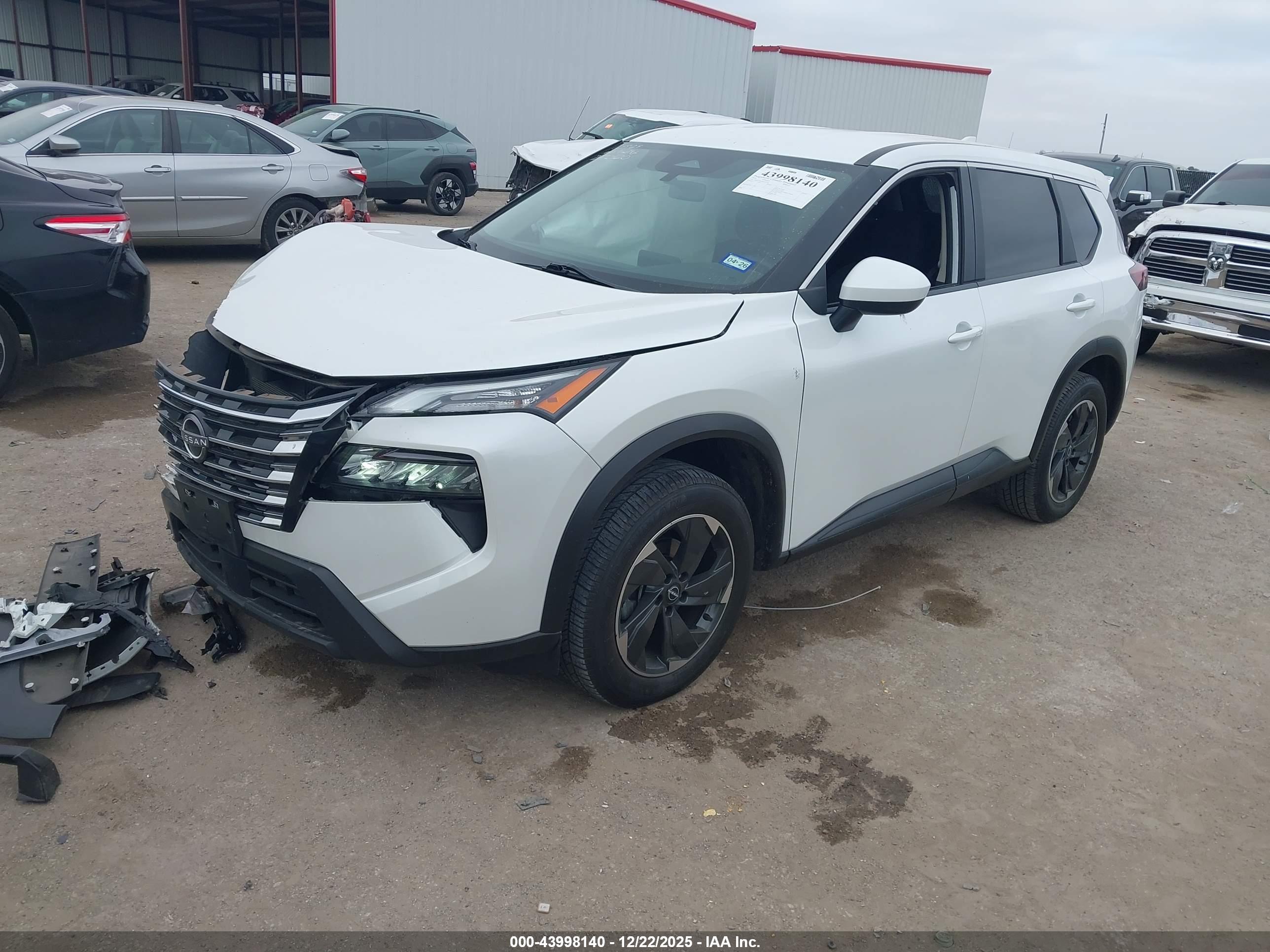 NISSAN ROGUE image 2
