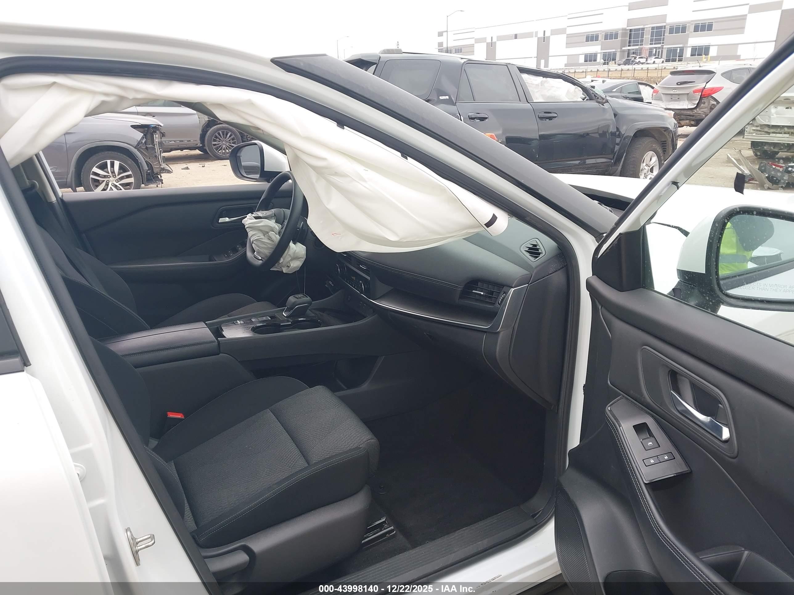 NISSAN ROGUE image 5
