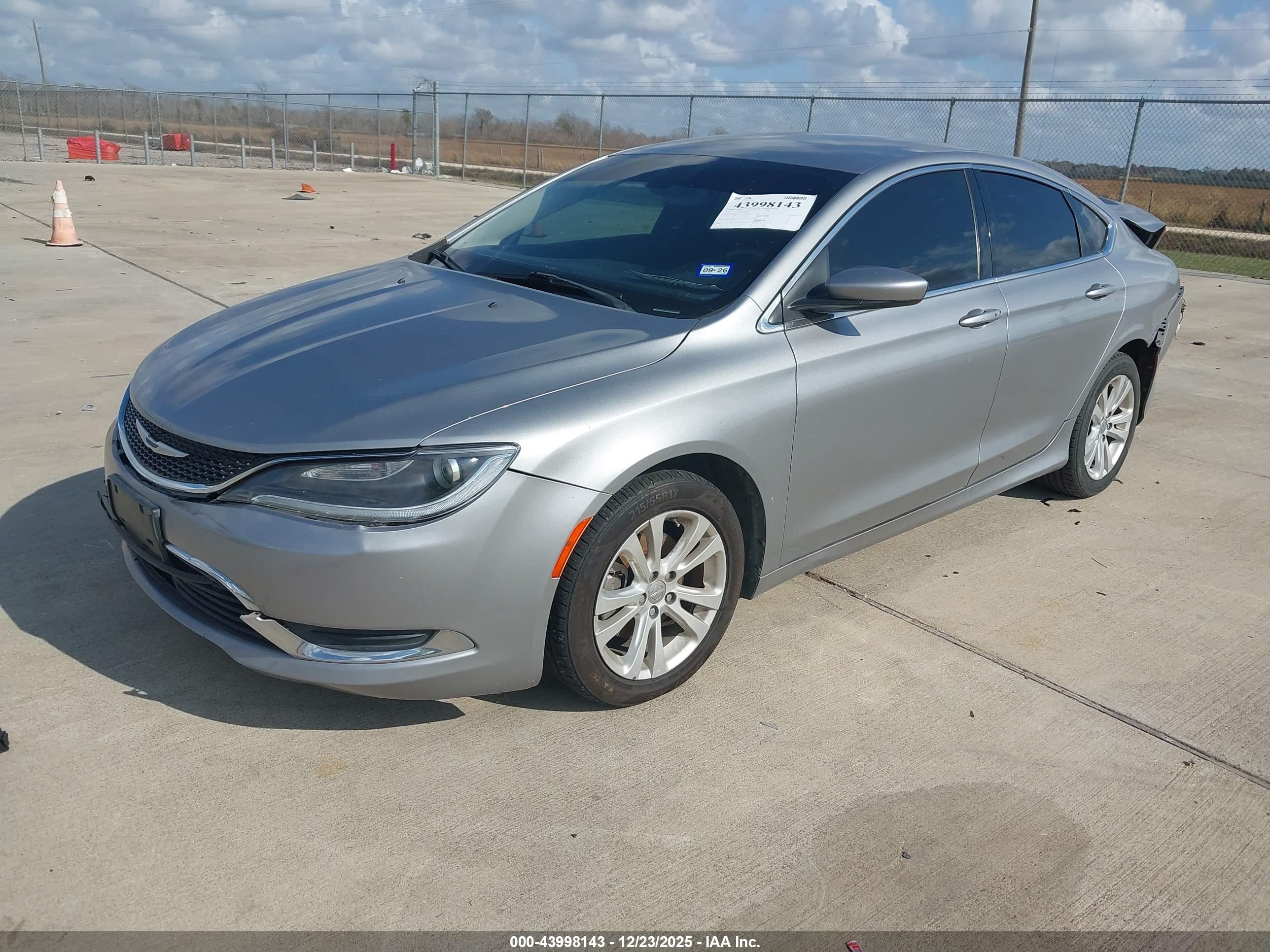 CHRYSLER 200 image 2