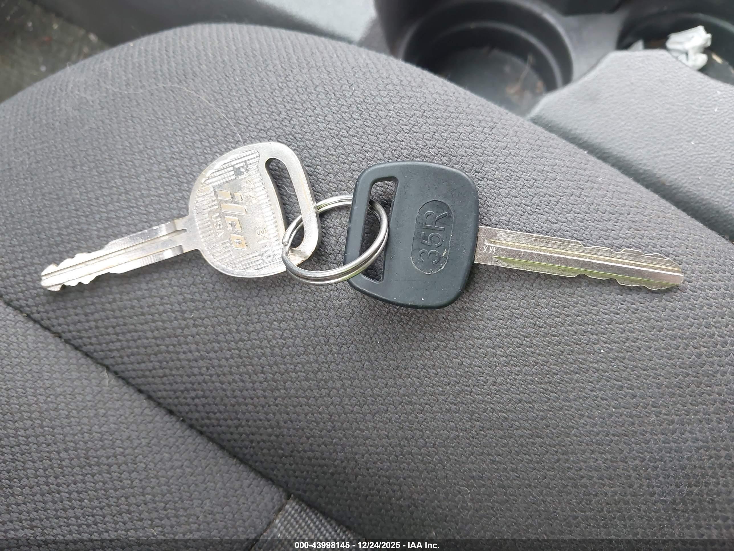 CHEVROLET COLORADO image 11