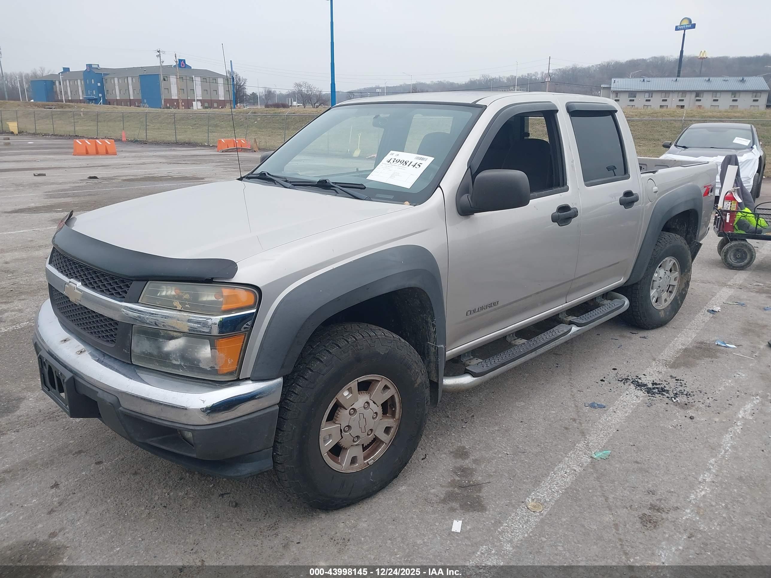 CHEVROLET COLORADO image 2
