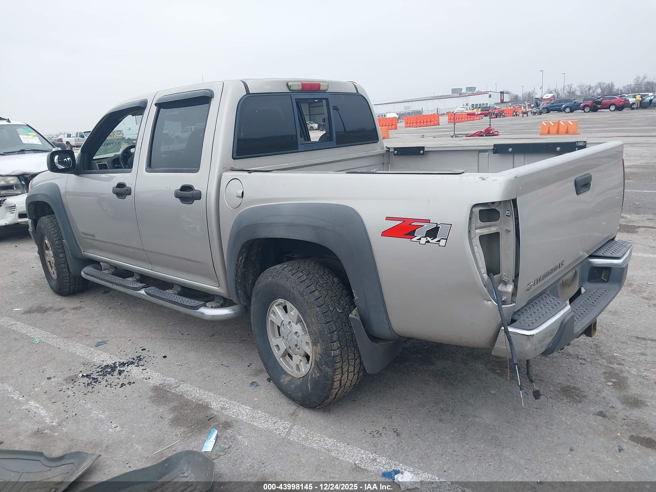 CHEVROLET COLORADO image 3