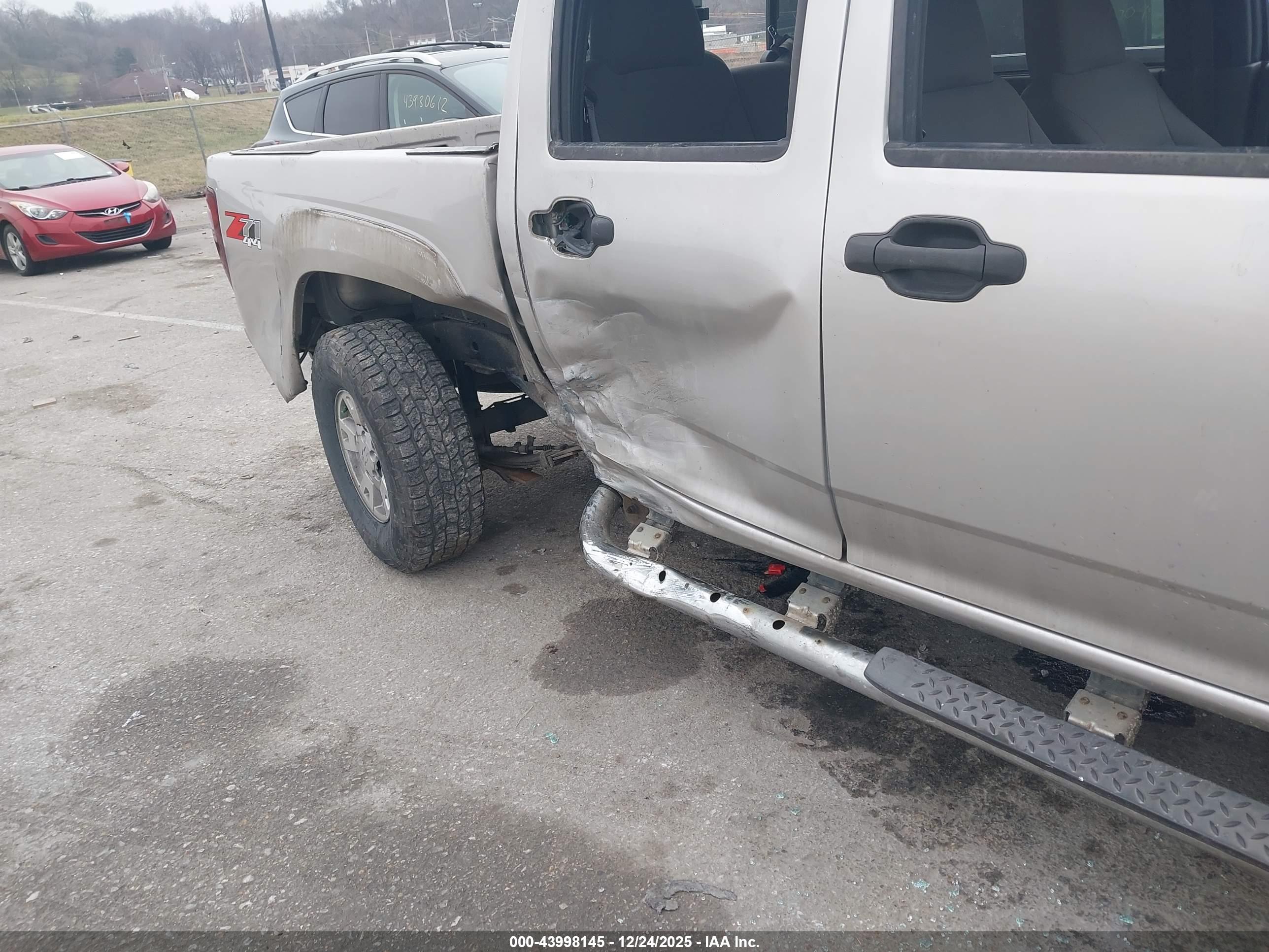 CHEVROLET COLORADO image 6
