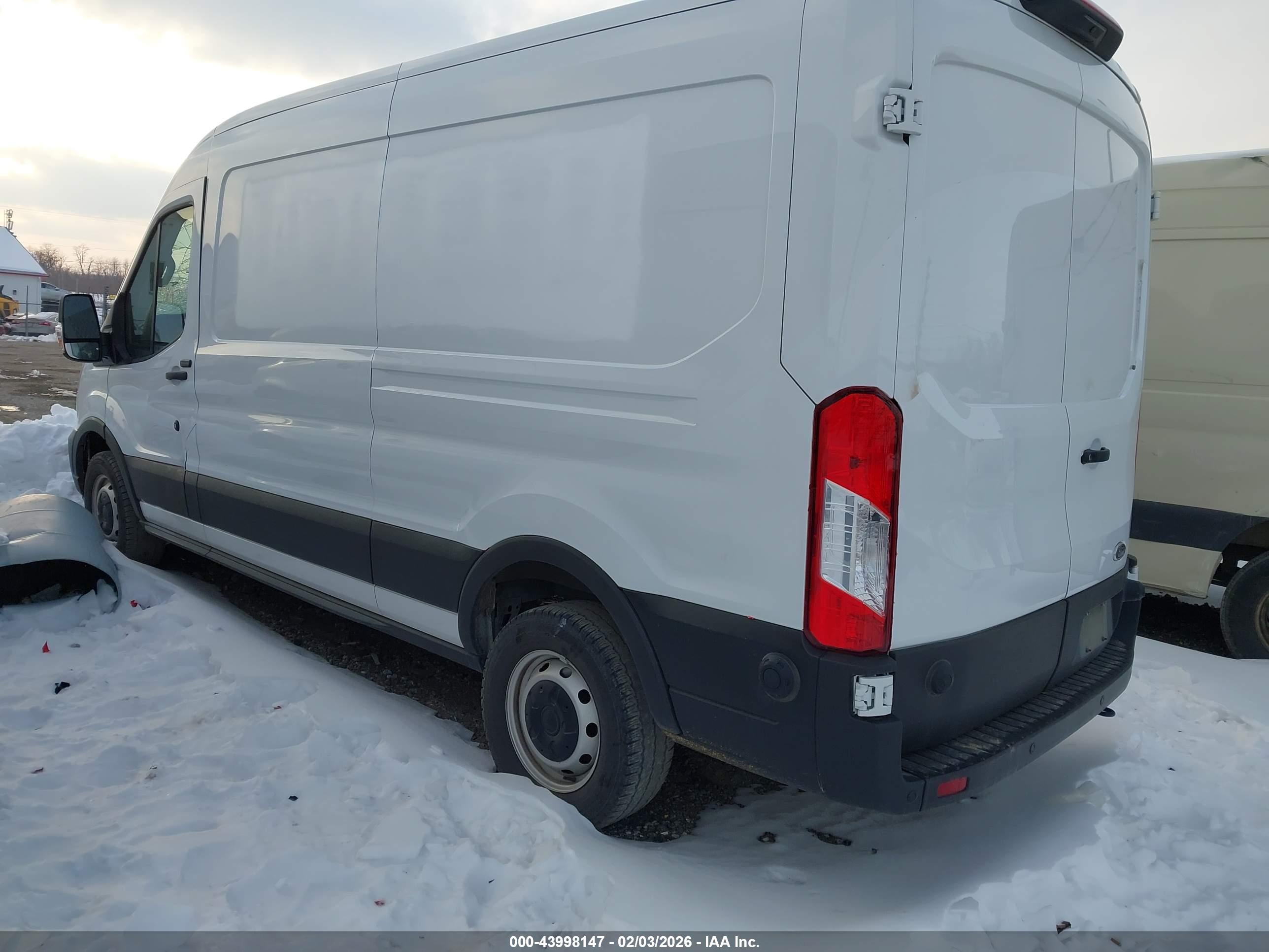 FORD TRANSIT-250 image 3