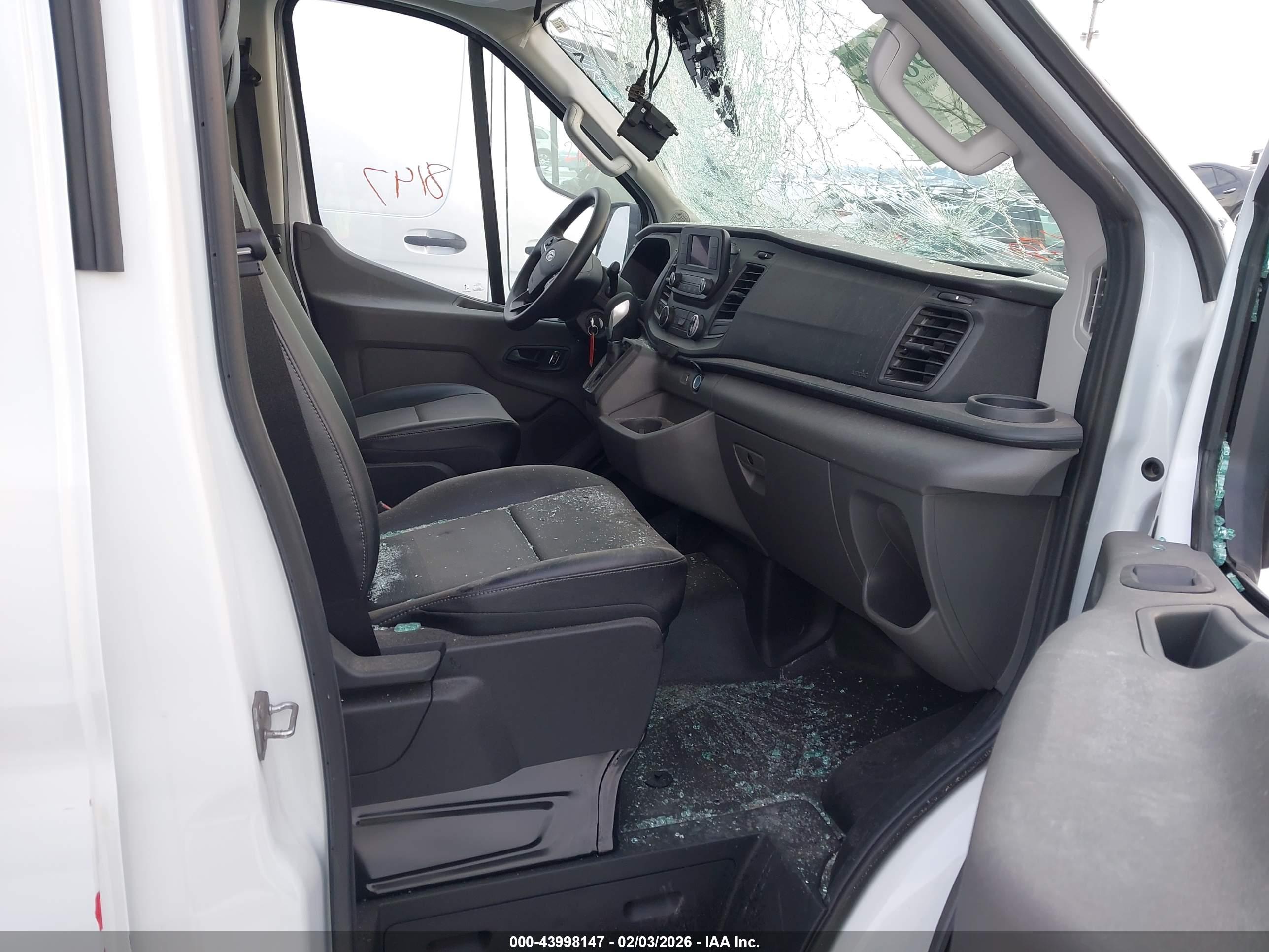 FORD TRANSIT-250 image 5