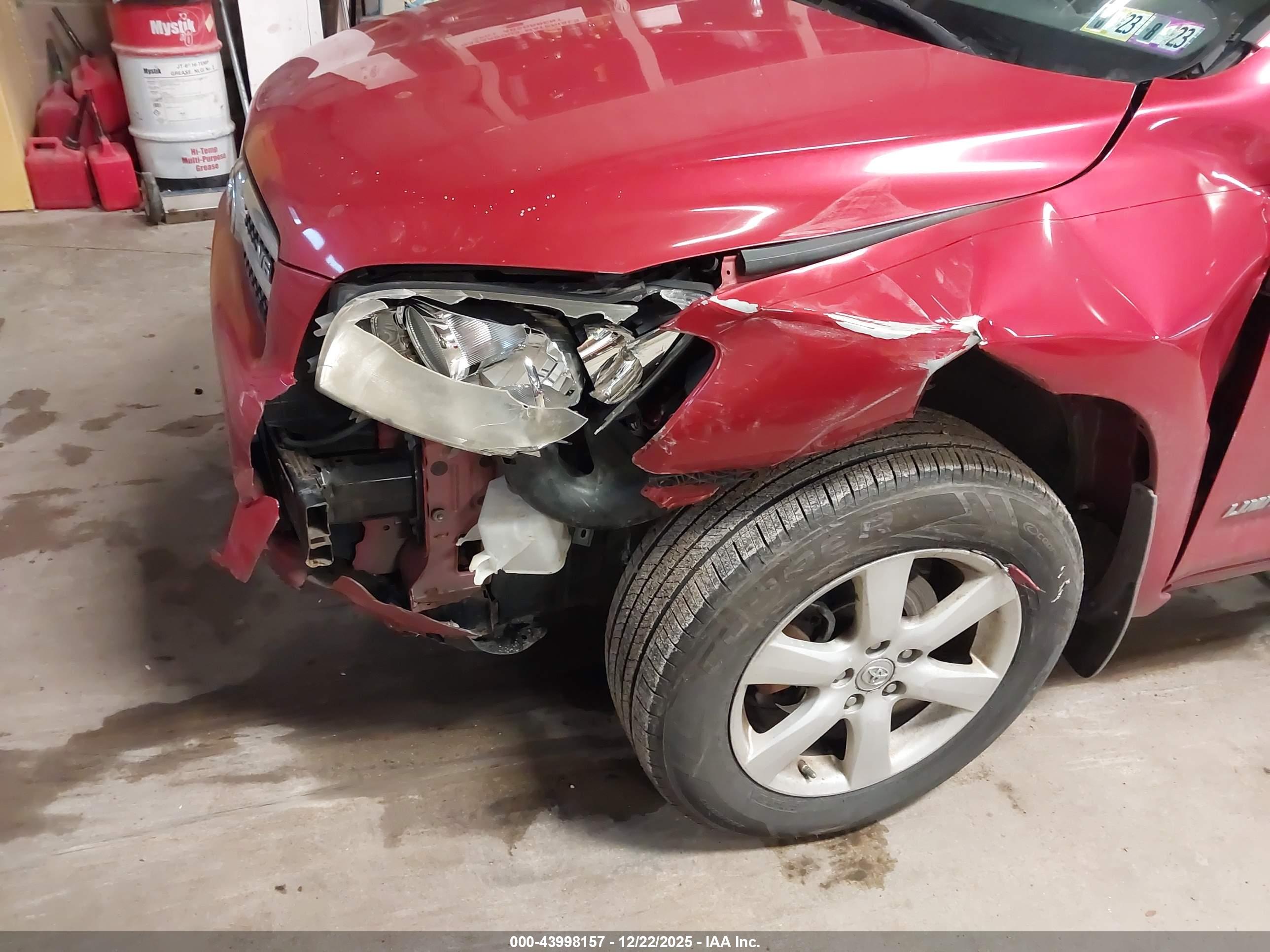 TOYOTA RAV4 image 6