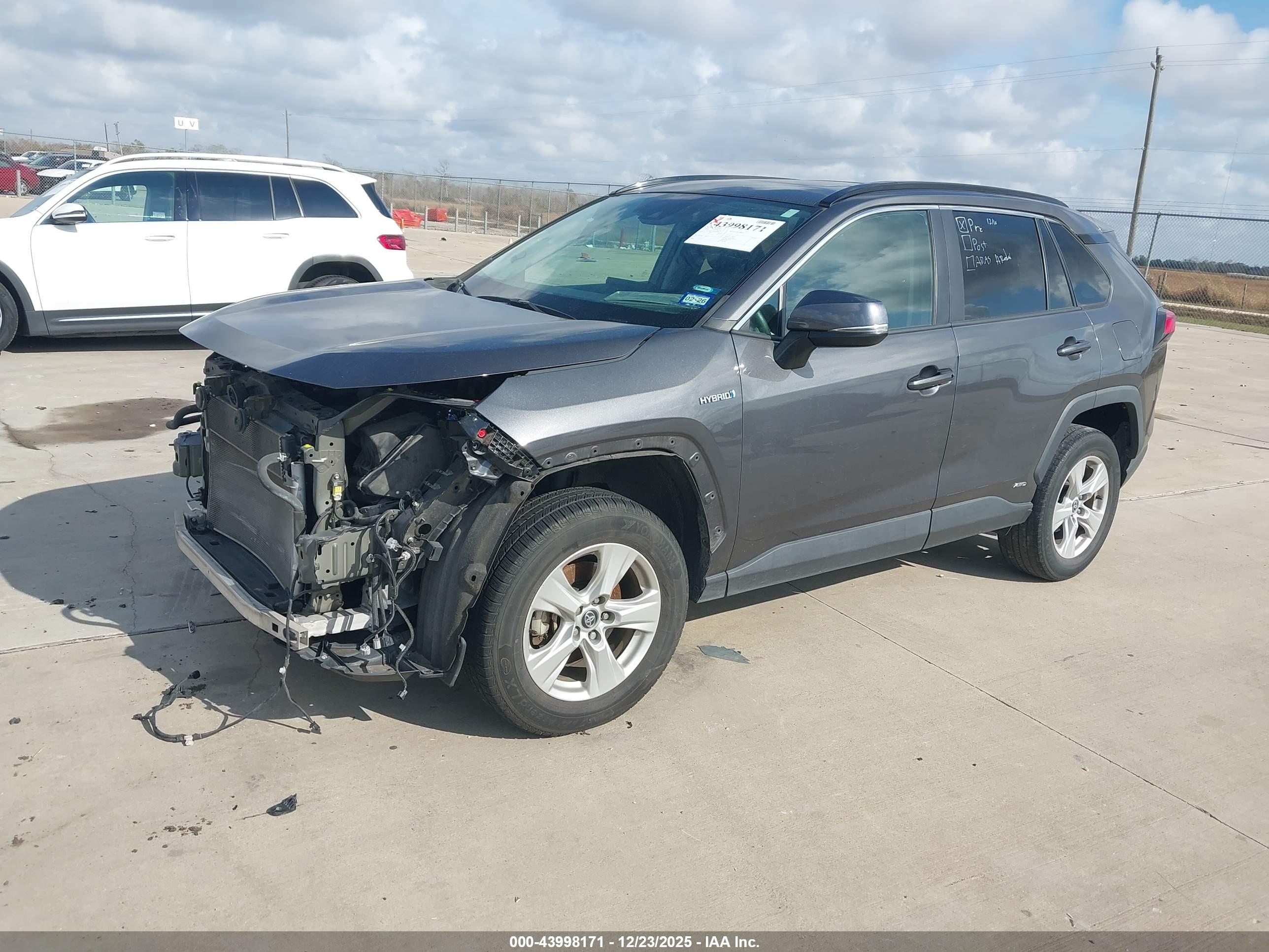 TOYOTA RAV4 image 2