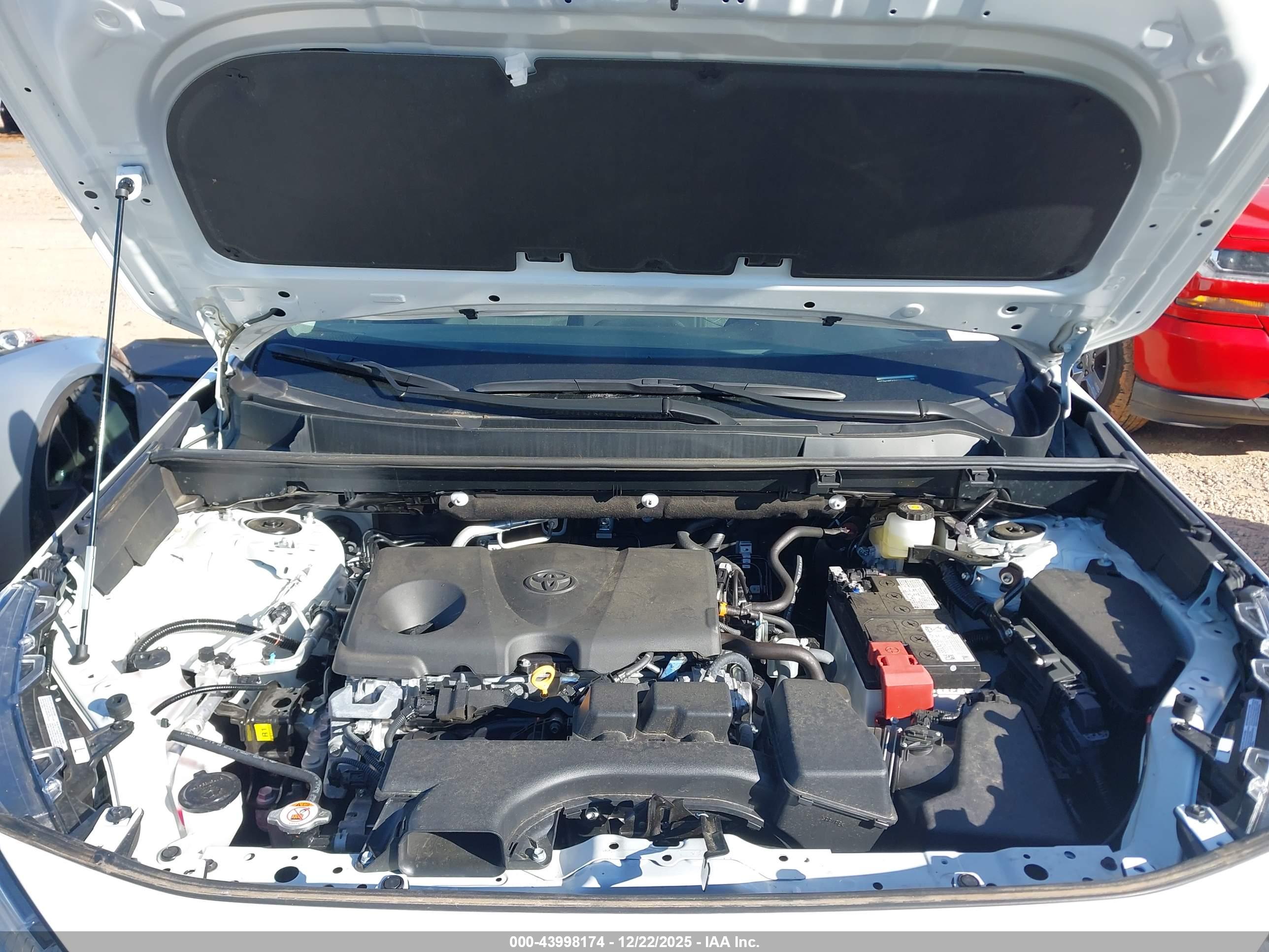 TOYOTA RAV4 image 10