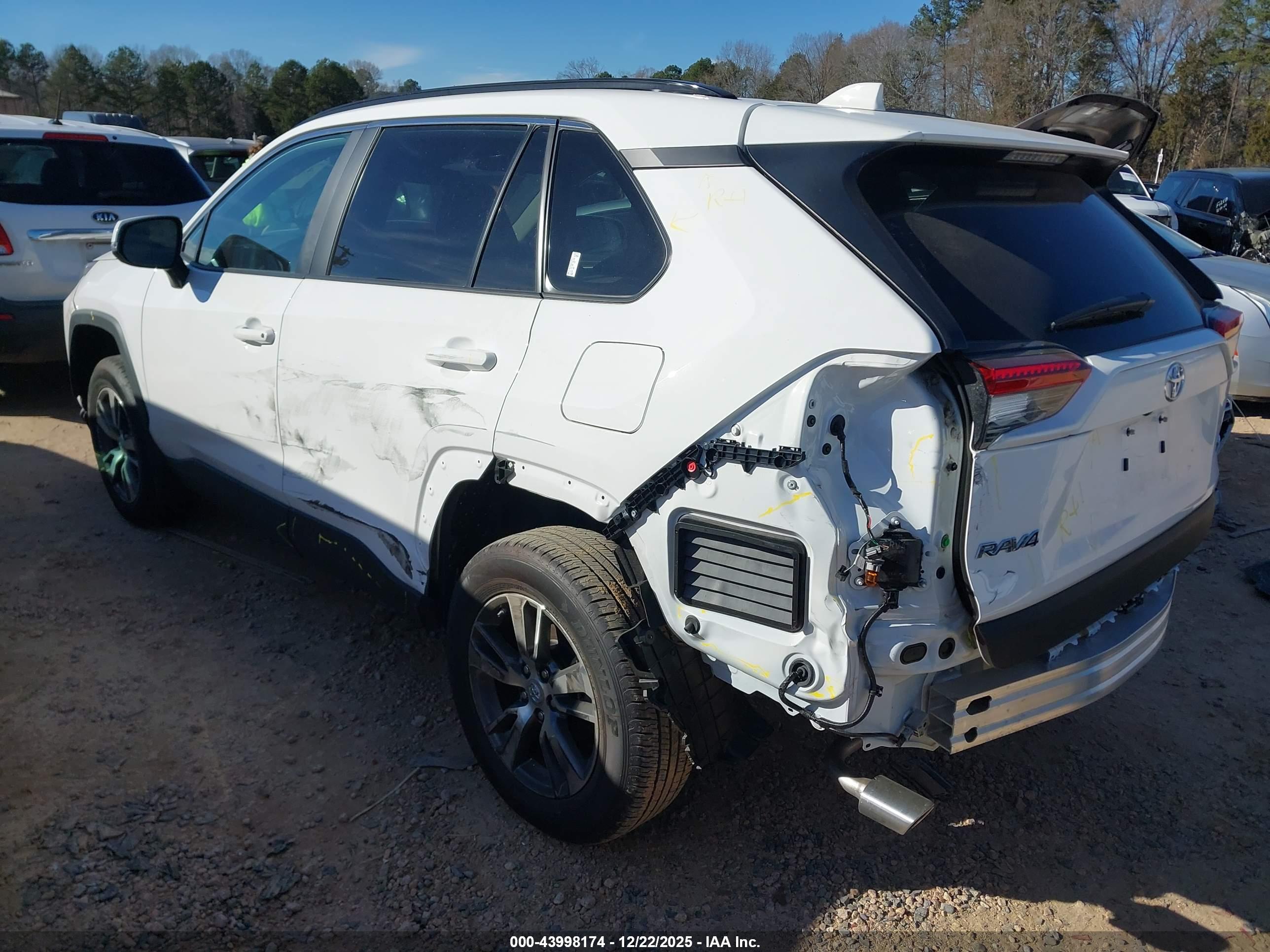TOYOTA RAV4 image 3