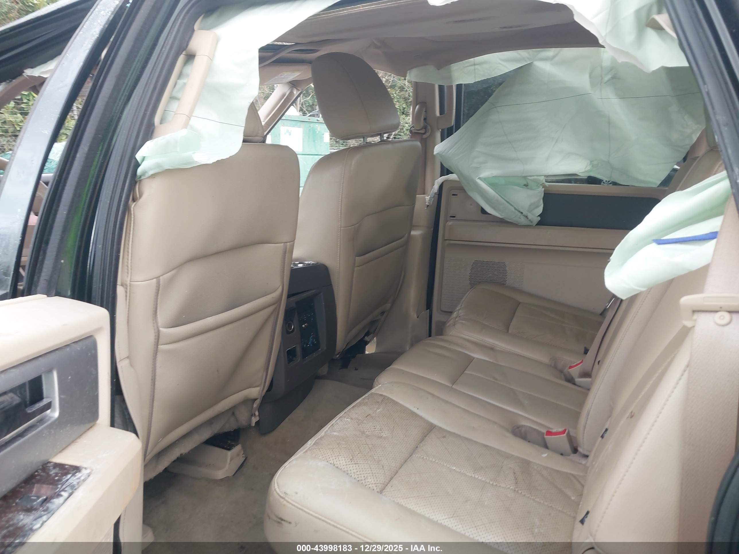 FORD EXPEDITION image 8