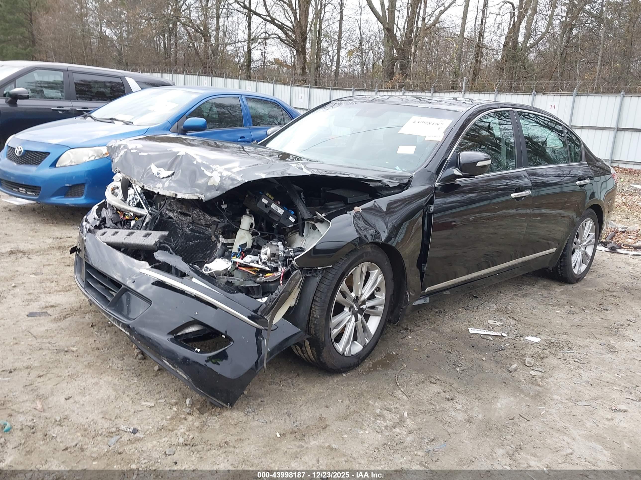 HYUNDAI GENESIS image 2
