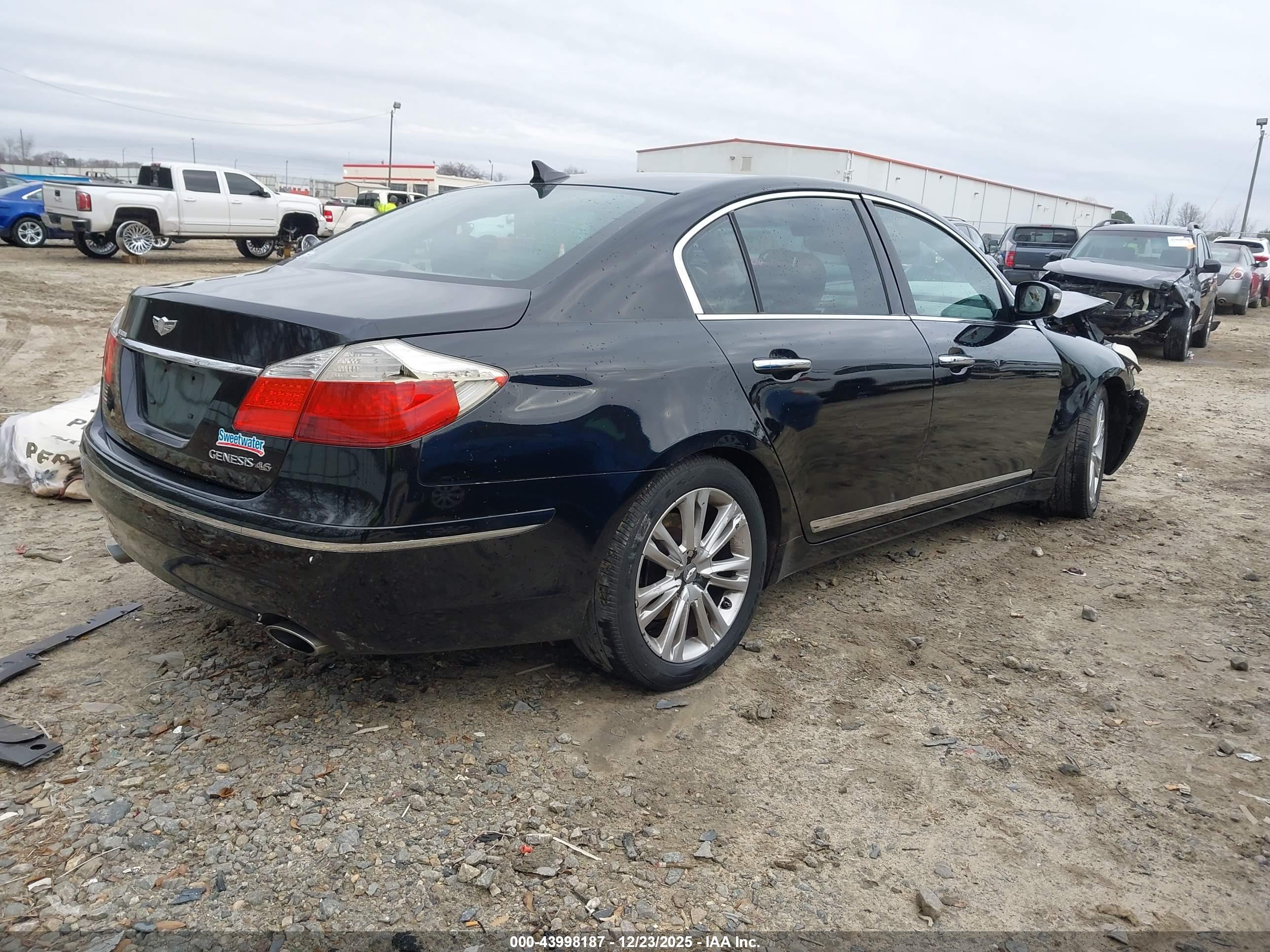 HYUNDAI GENESIS image 4