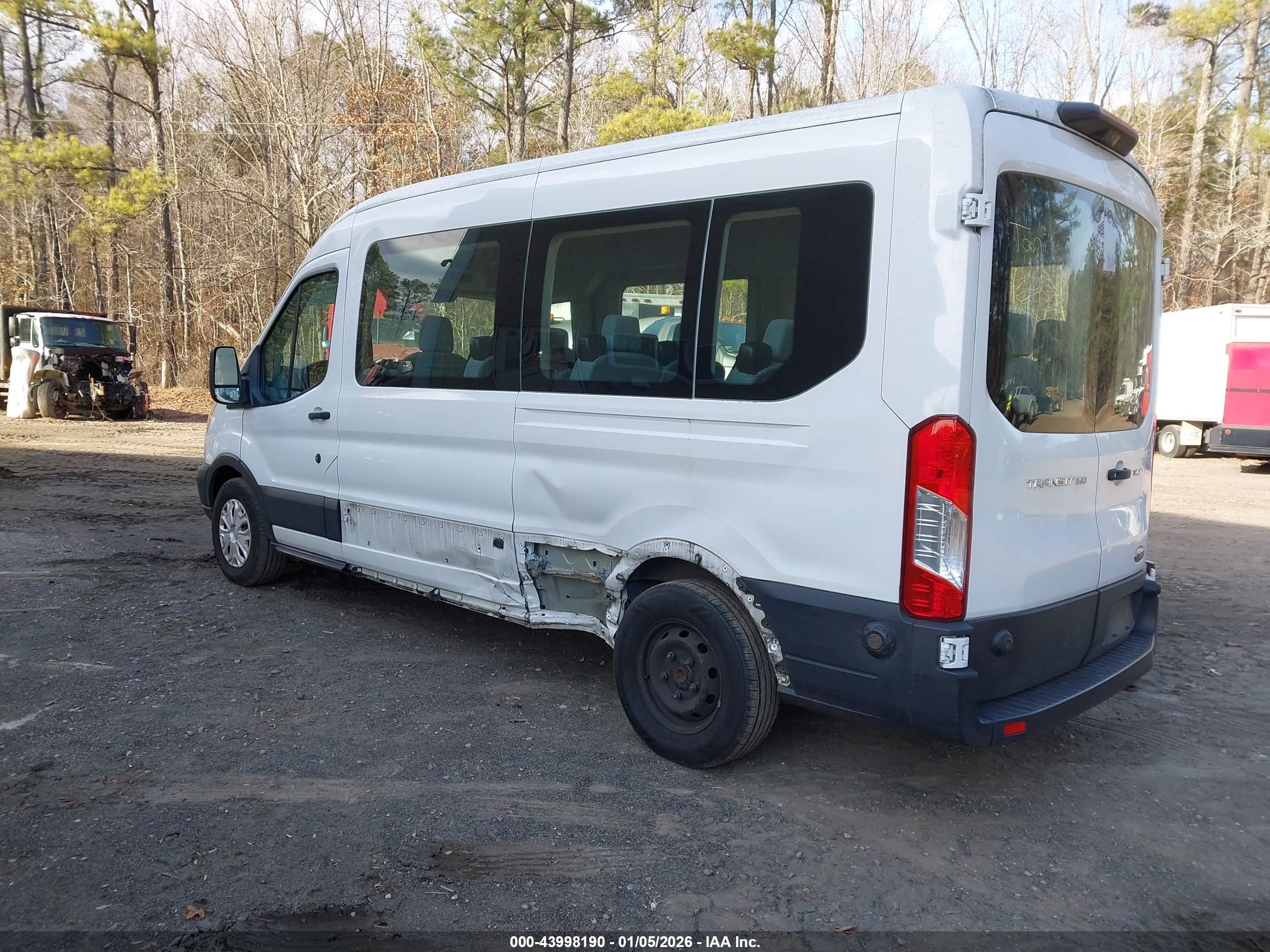 FORD TRANSIT-350 image 3