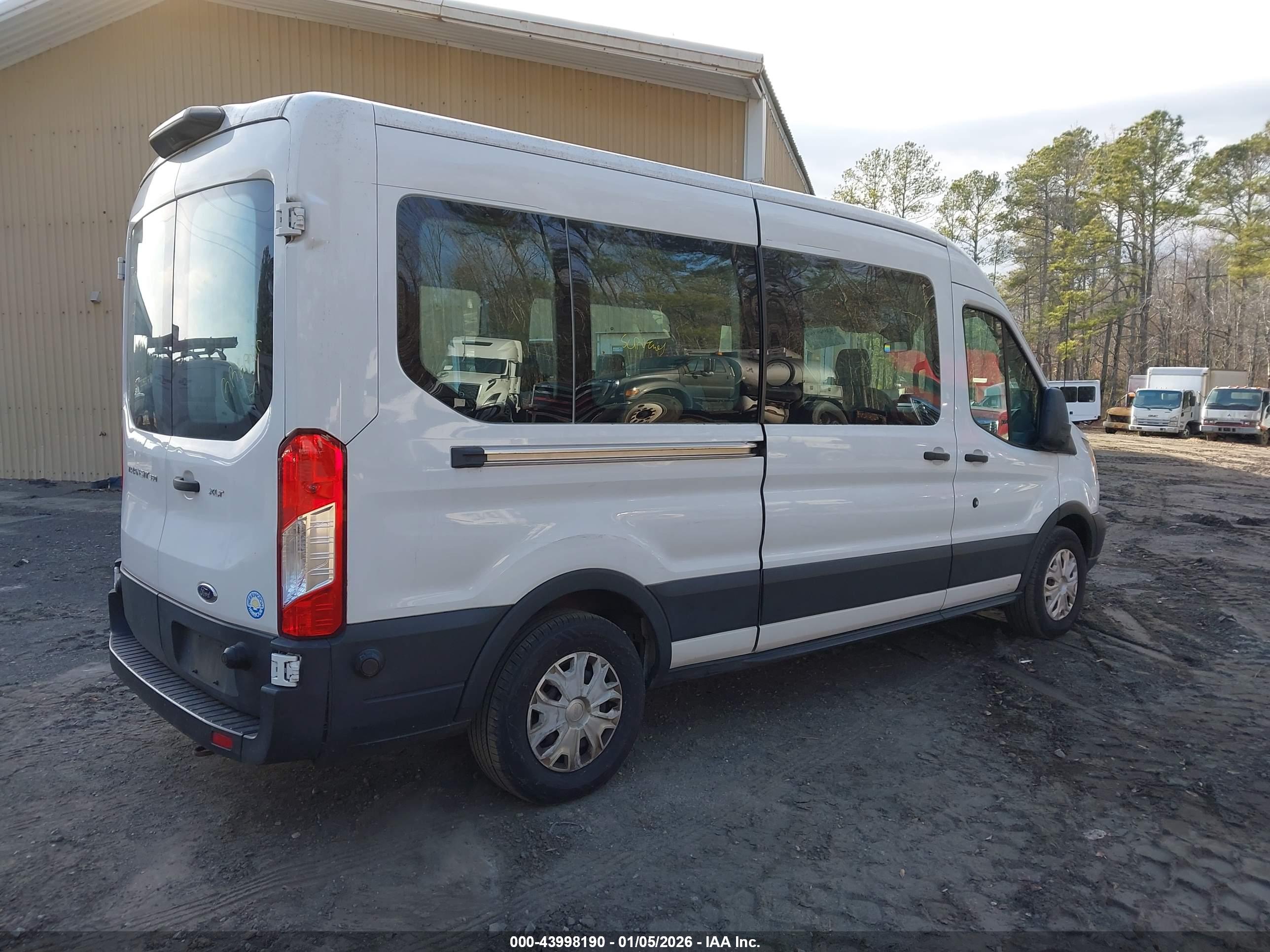 FORD TRANSIT-350 image 4