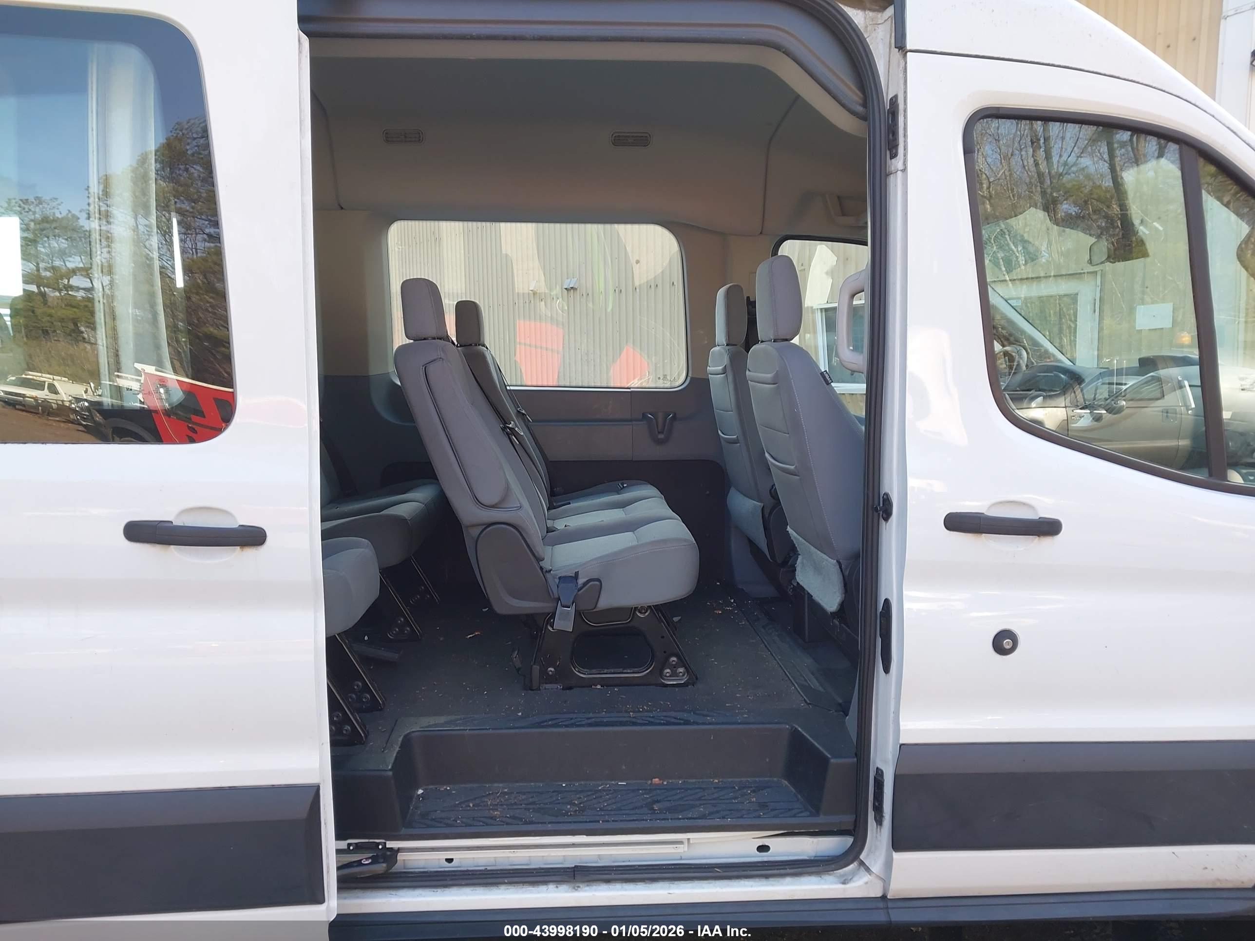FORD TRANSIT-350 image 8