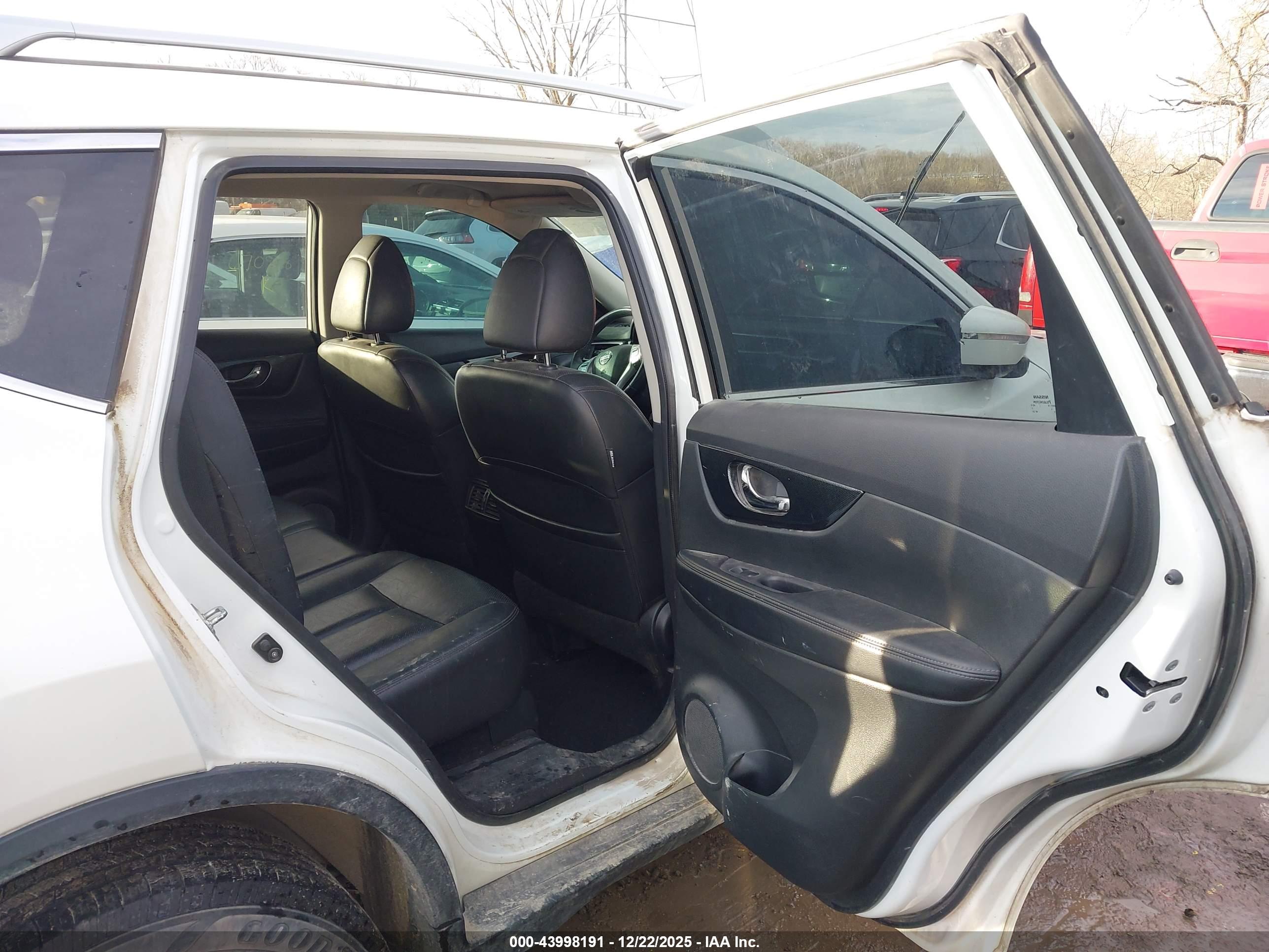 NISSAN ROGUE image 8