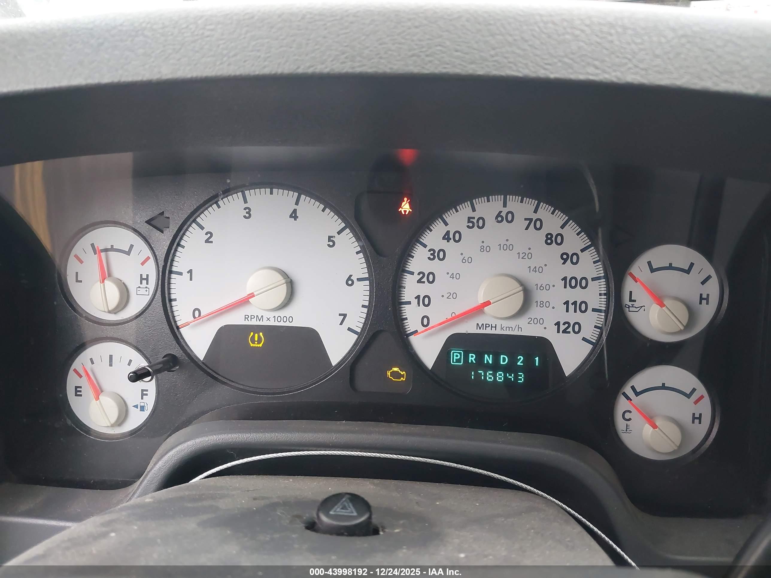 DODGE RAM image 7