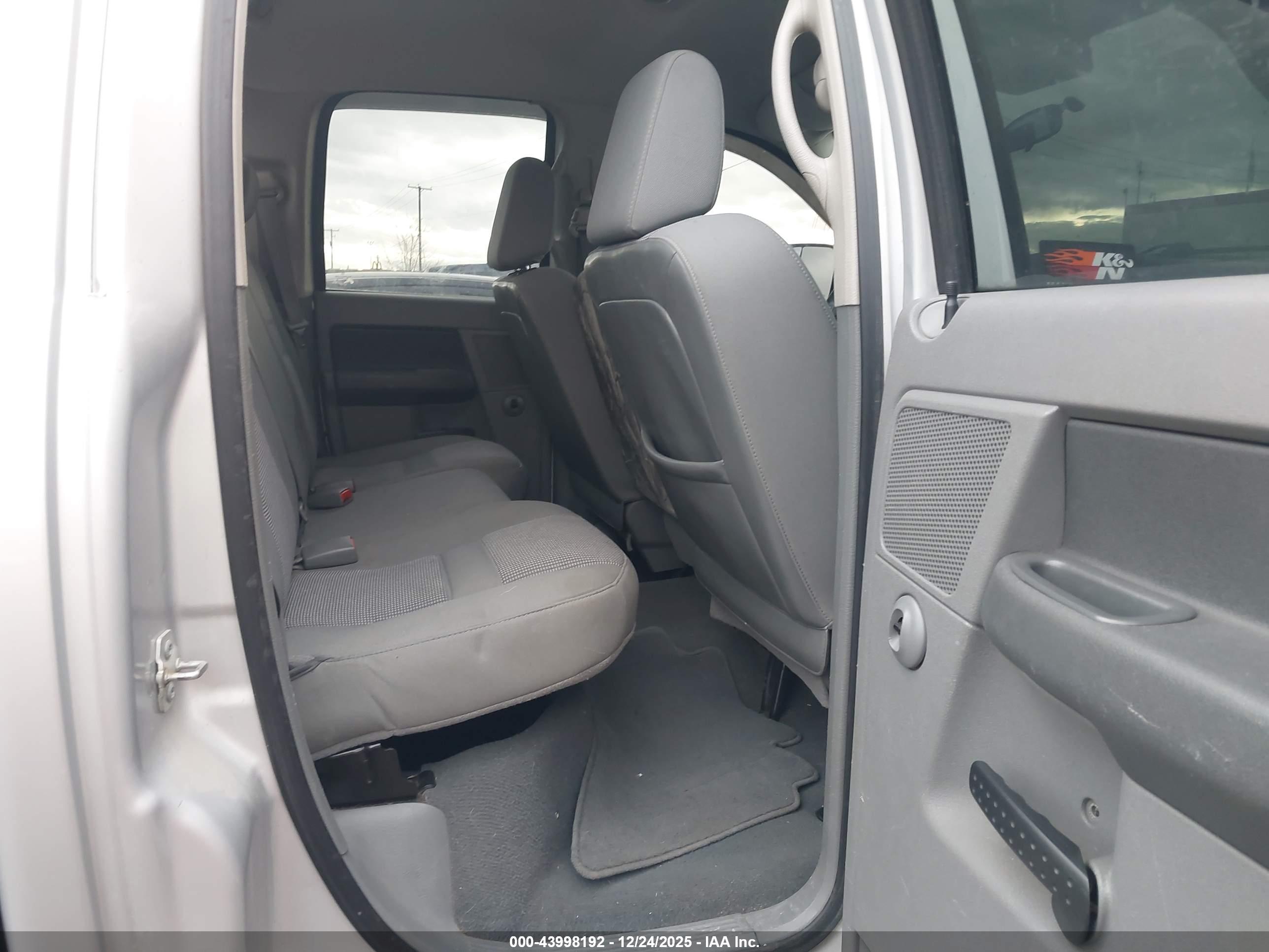 DODGE RAM image 8