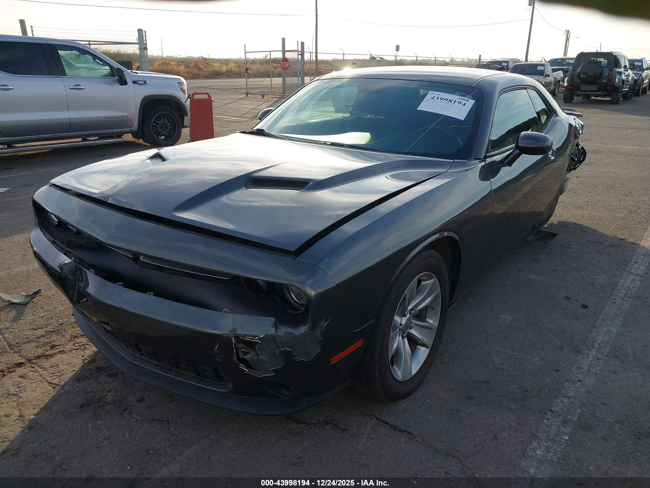 DODGE CHALLENGER image 2