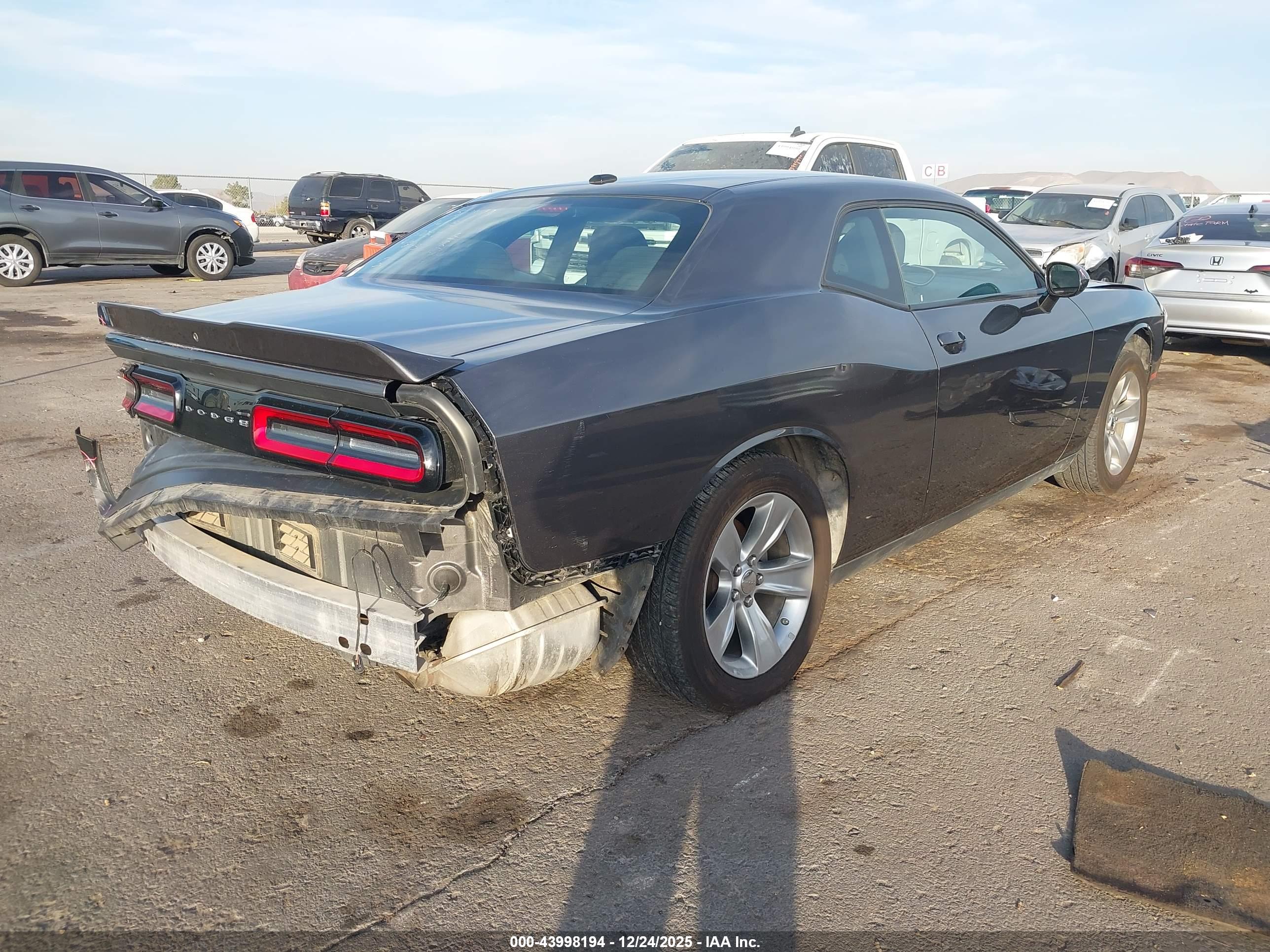 DODGE CHALLENGER image 4