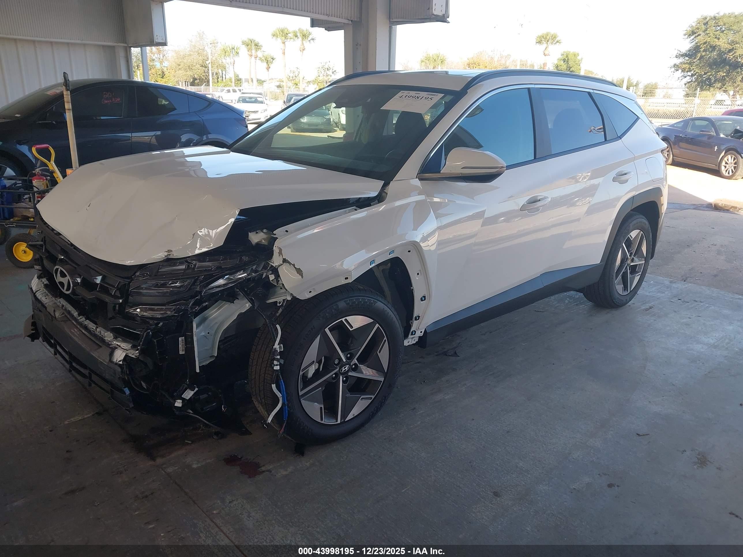 HYUNDAI TUCSON image 2