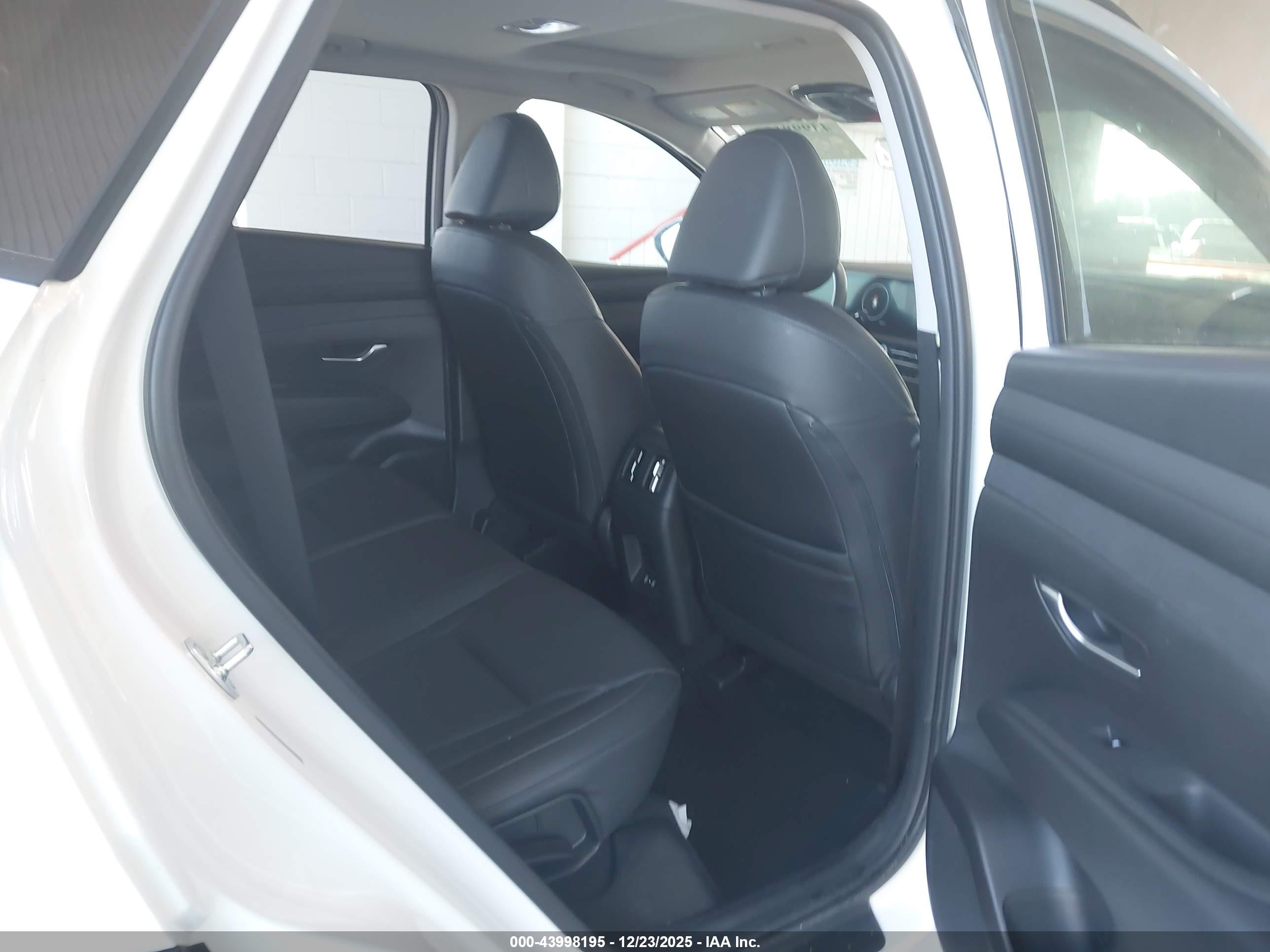 HYUNDAI TUCSON image 8