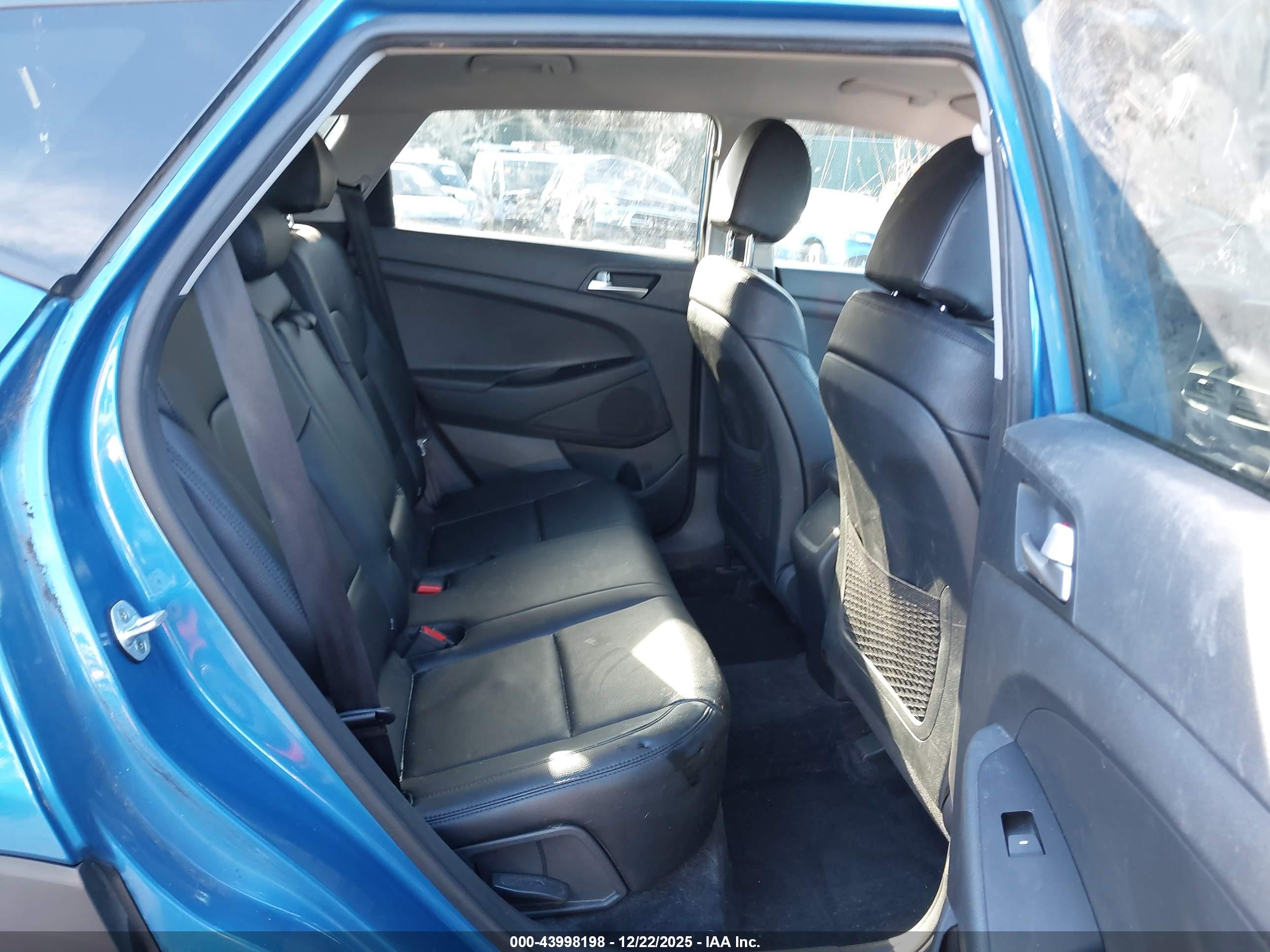HYUNDAI TUCSON image 8