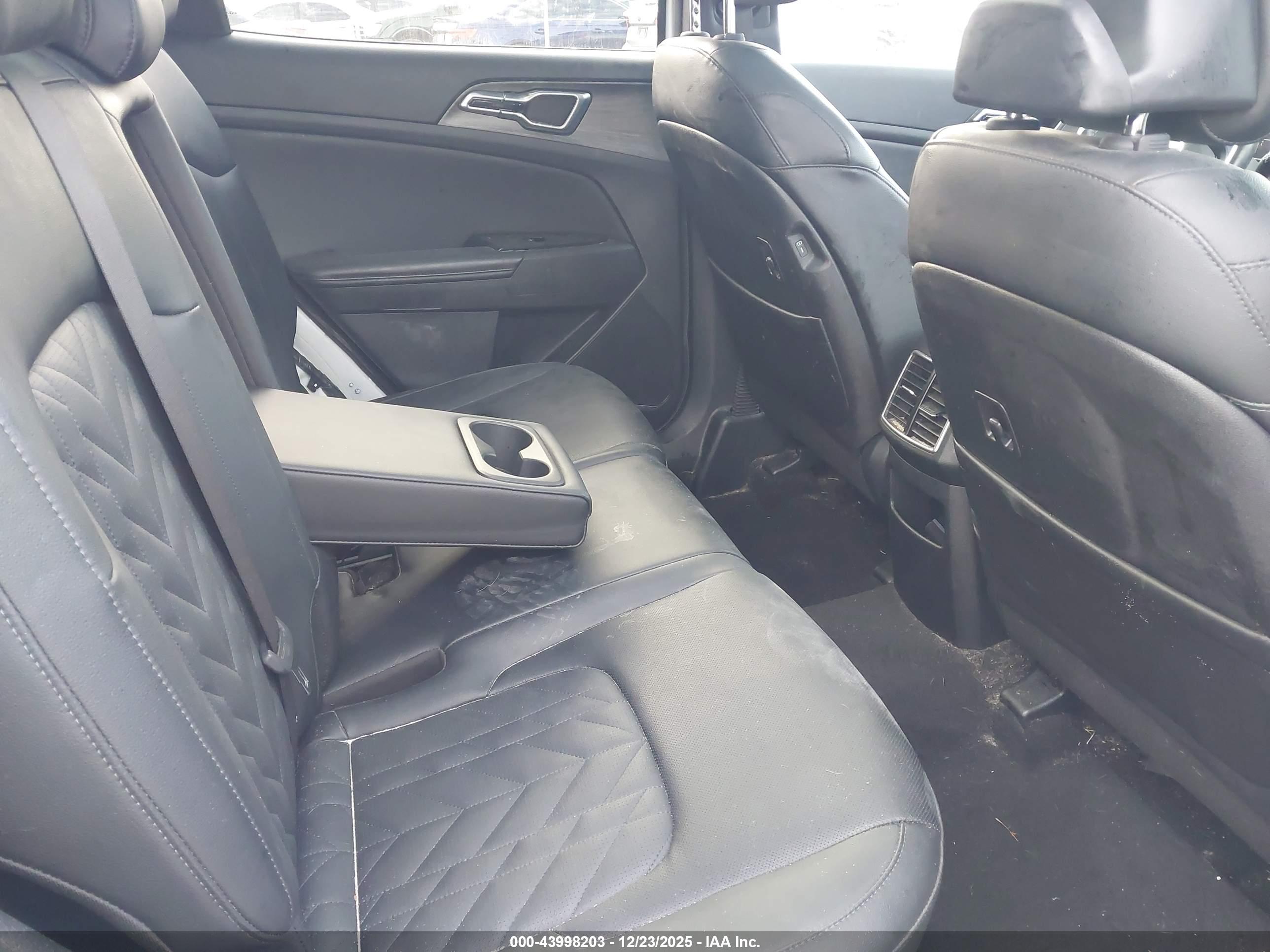 KIA SPORTAGE image 8