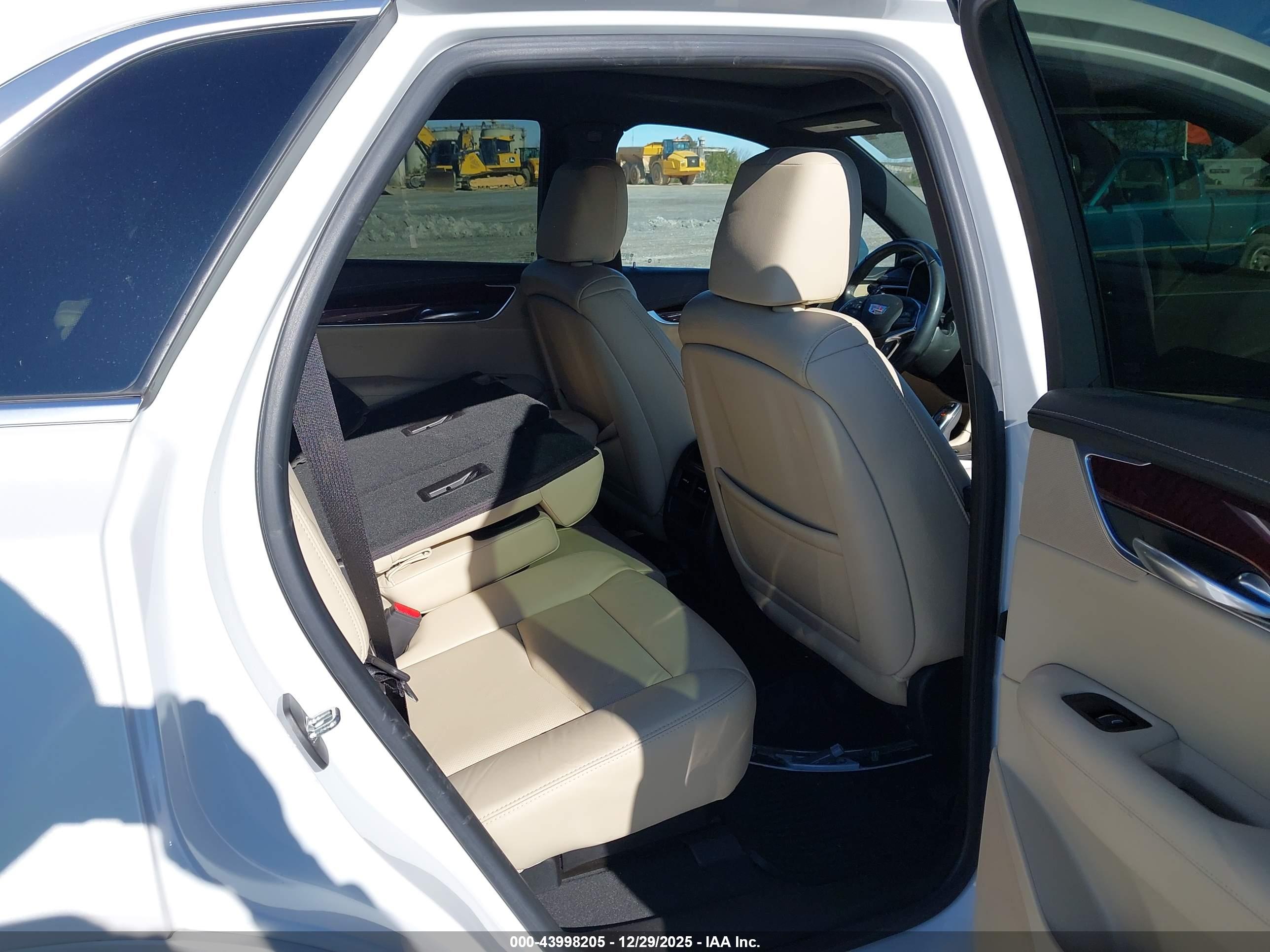 CADILLAC XT5 image 8