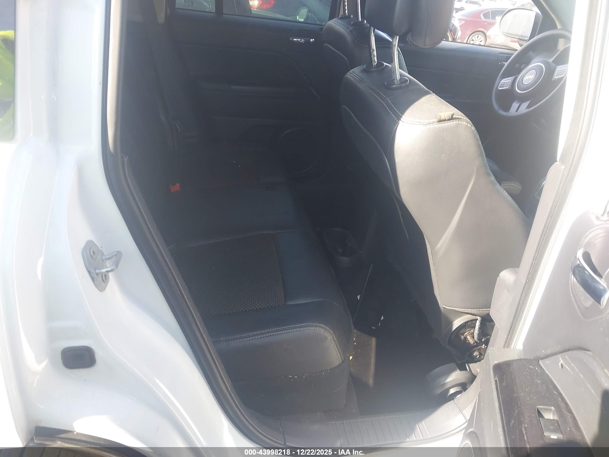 JEEP COMPASS image 8