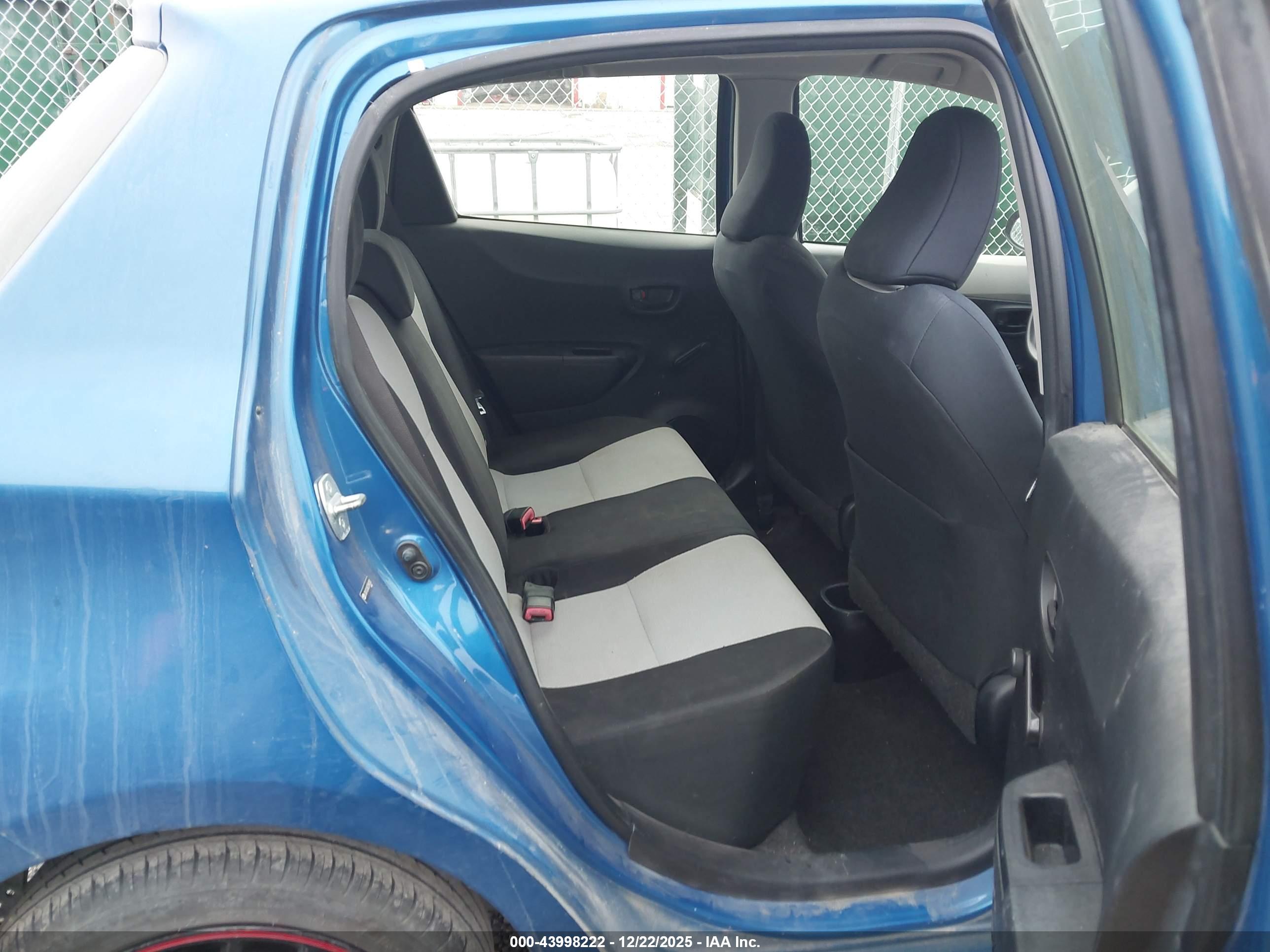TOYOTA YARIS image 8