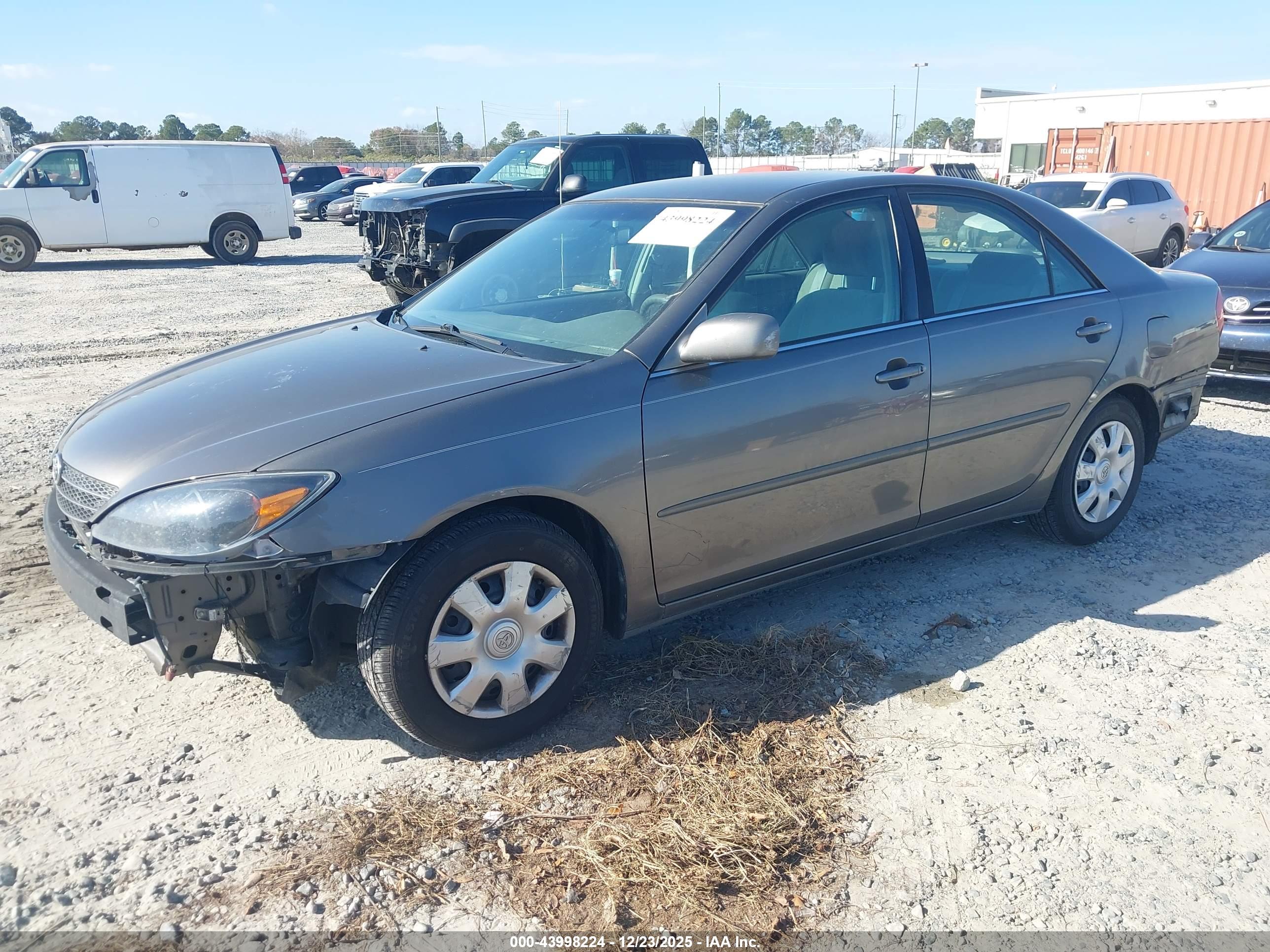 TOYOTA CAMRY image 2