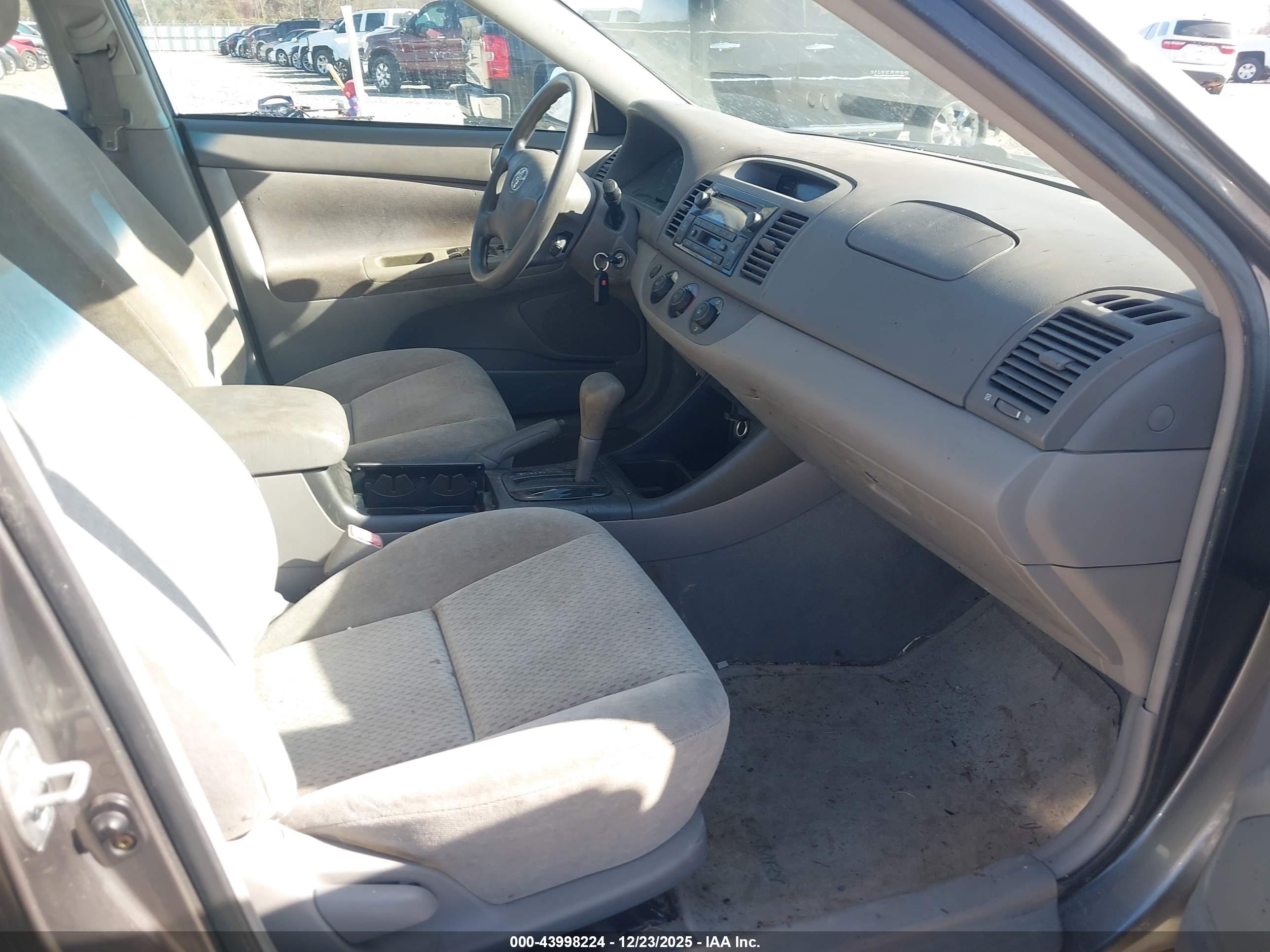 TOYOTA CAMRY image 5