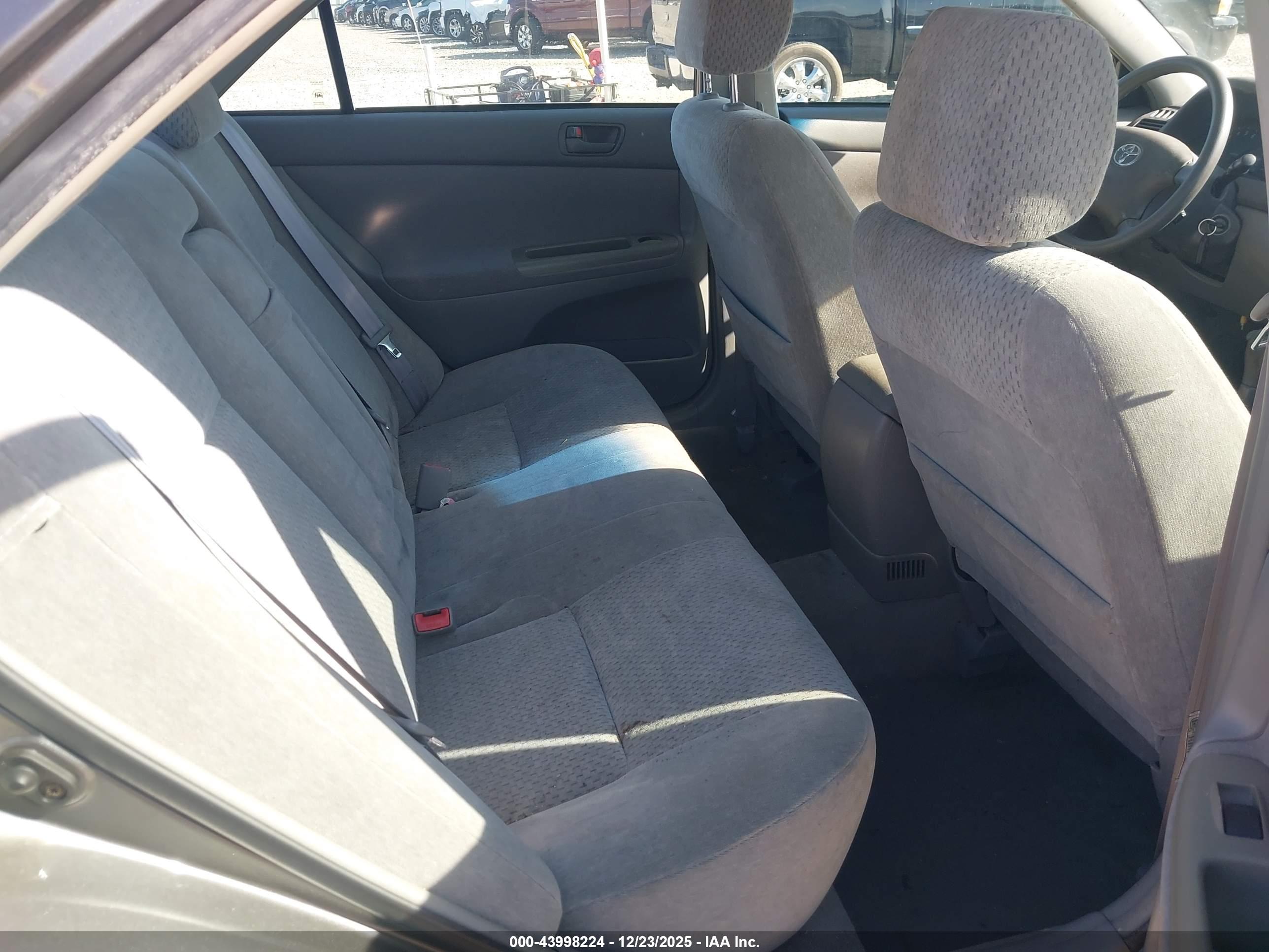 TOYOTA CAMRY image 8