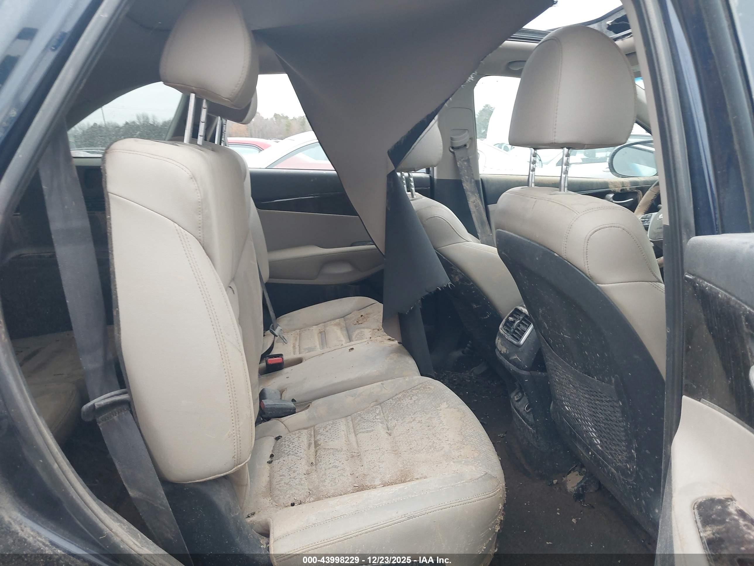 KIA SORENTO image 8