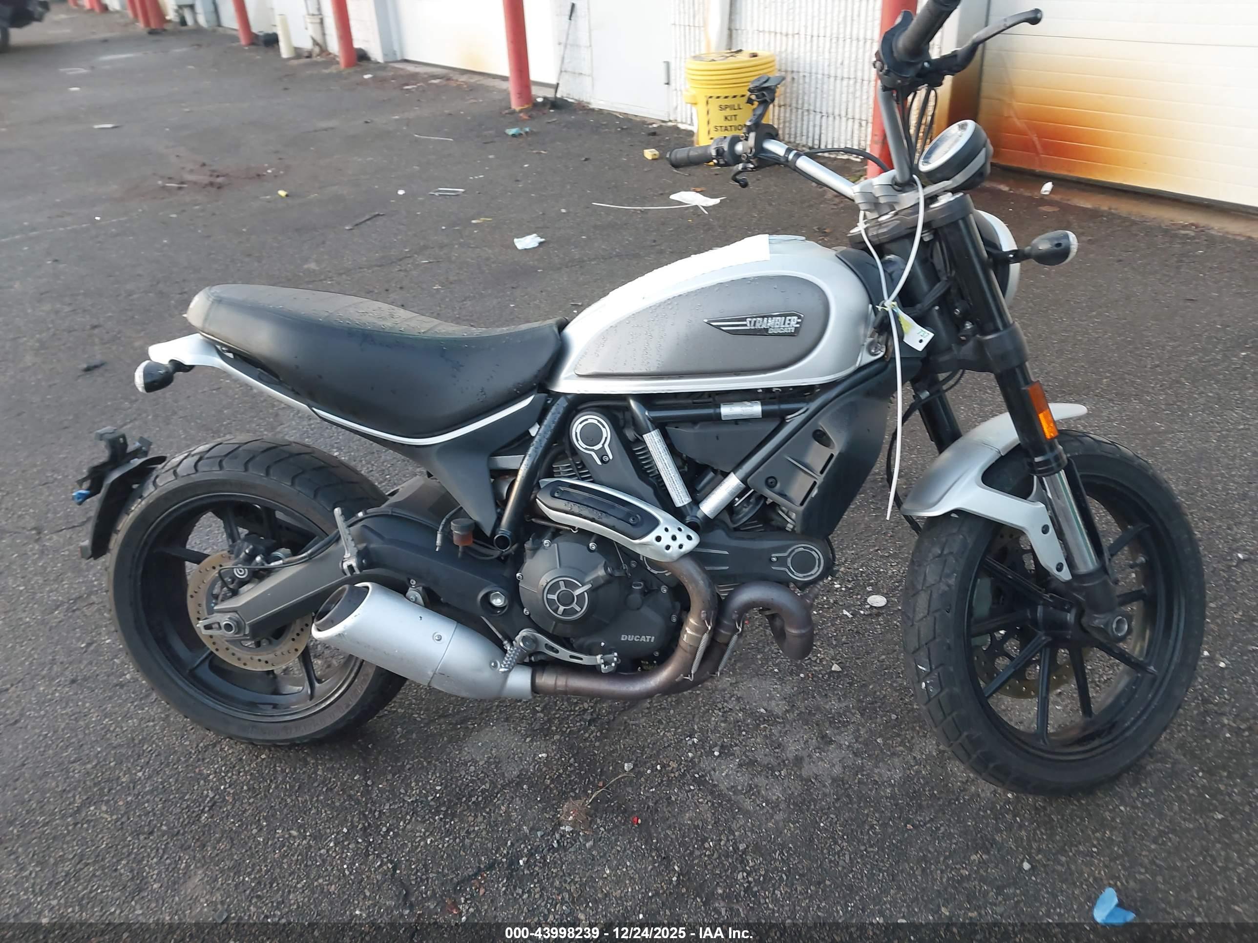 DUCATI SCRAMBLER image 8
