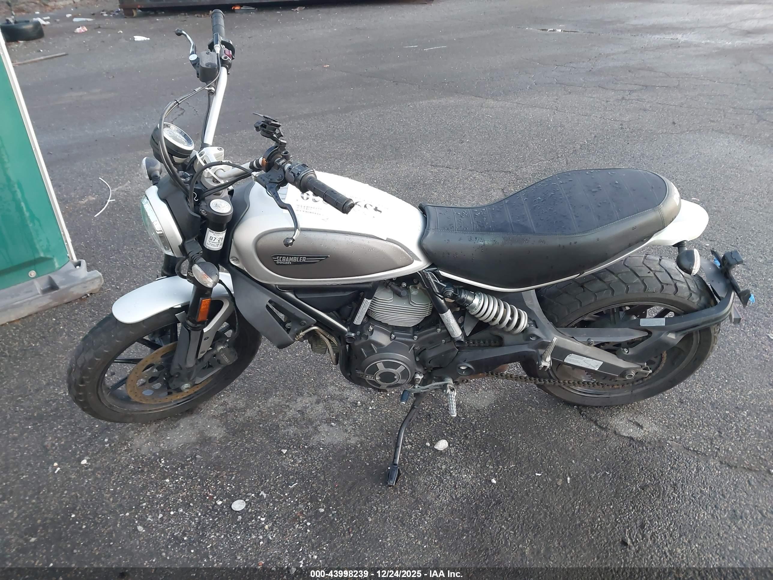 DUCATI SCRAMBLER image 9