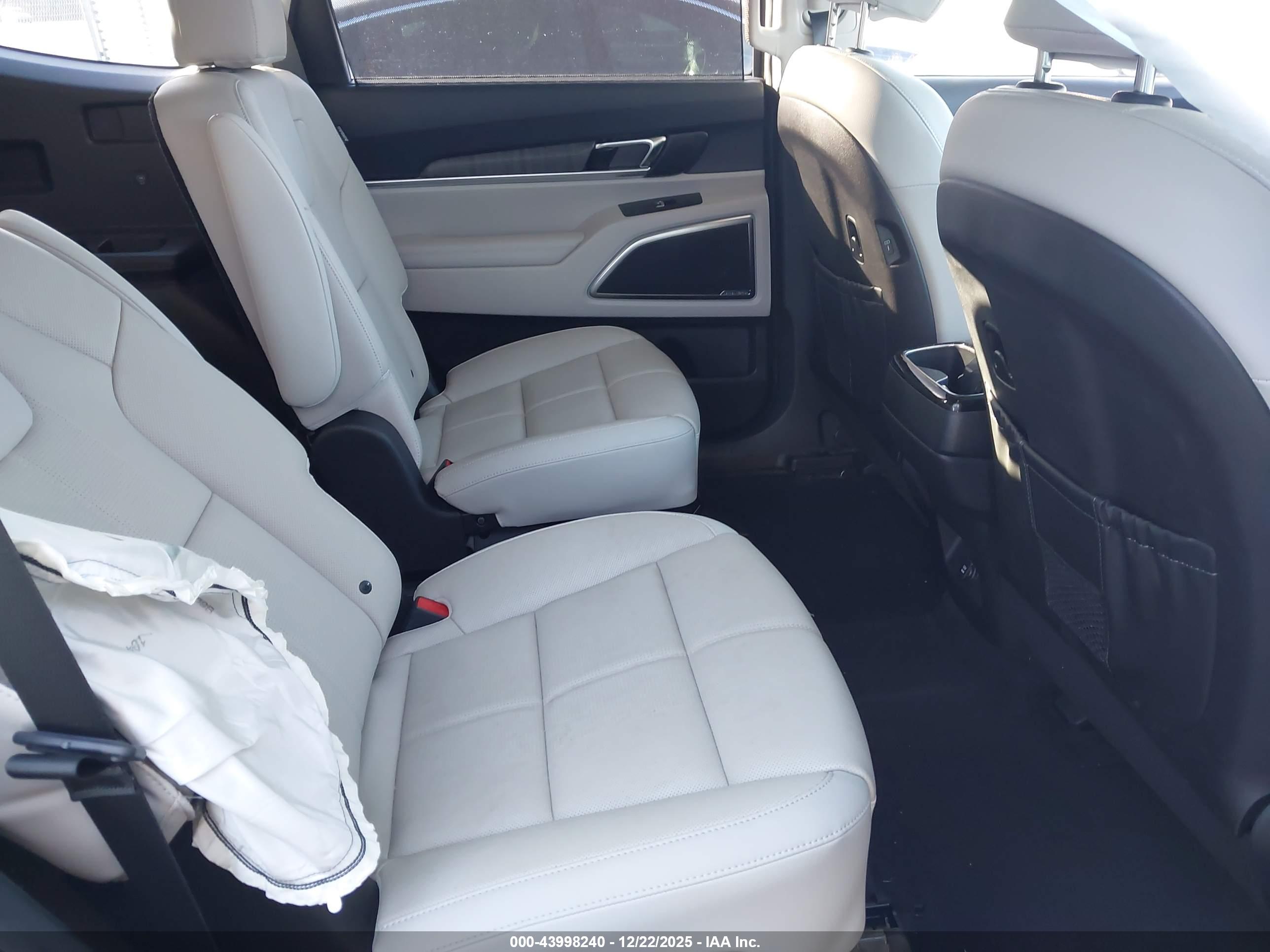 KIA TELLURIDE image 8