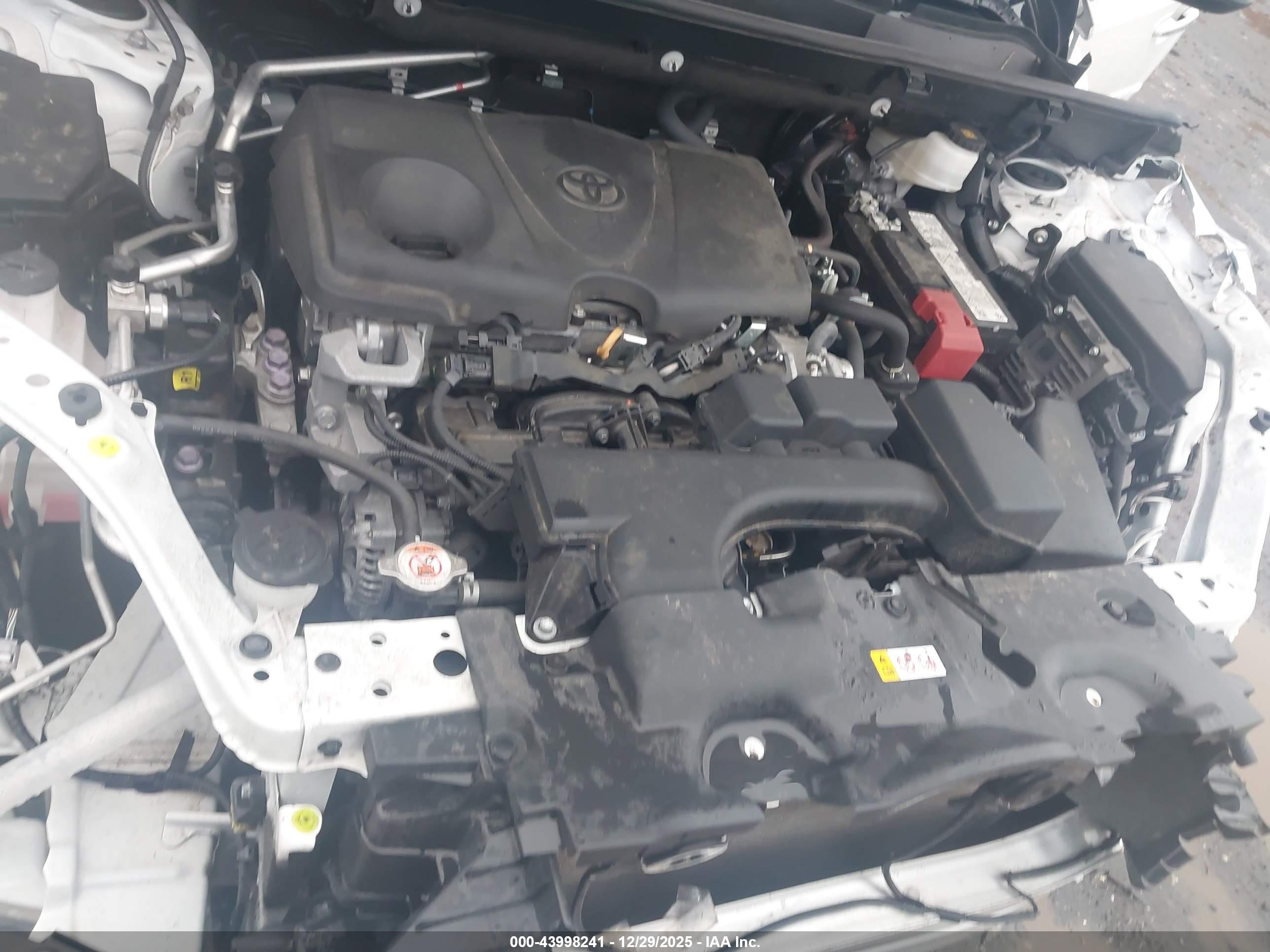 TOYOTA RAV4 image 10