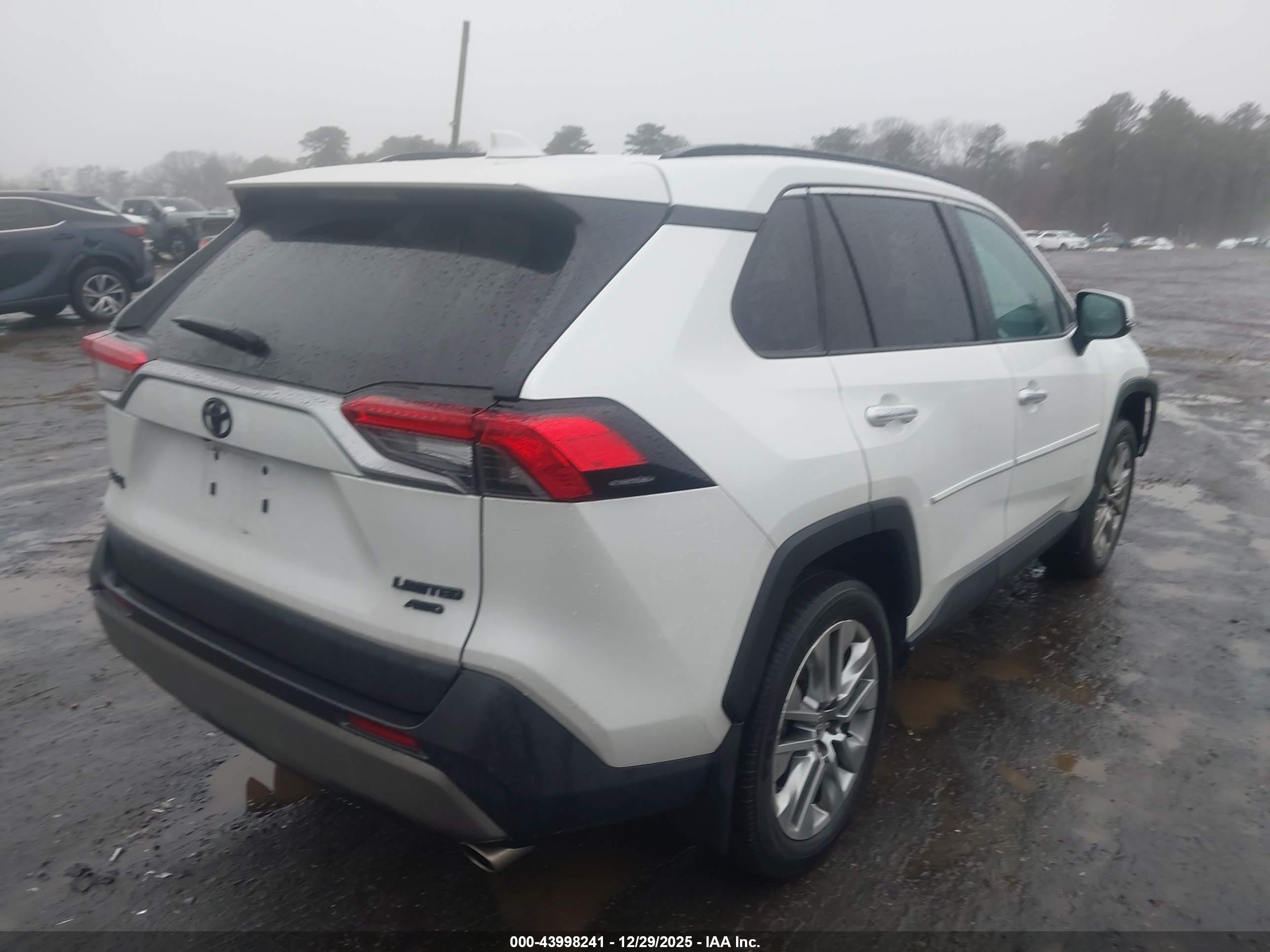 TOYOTA RAV4 image 4