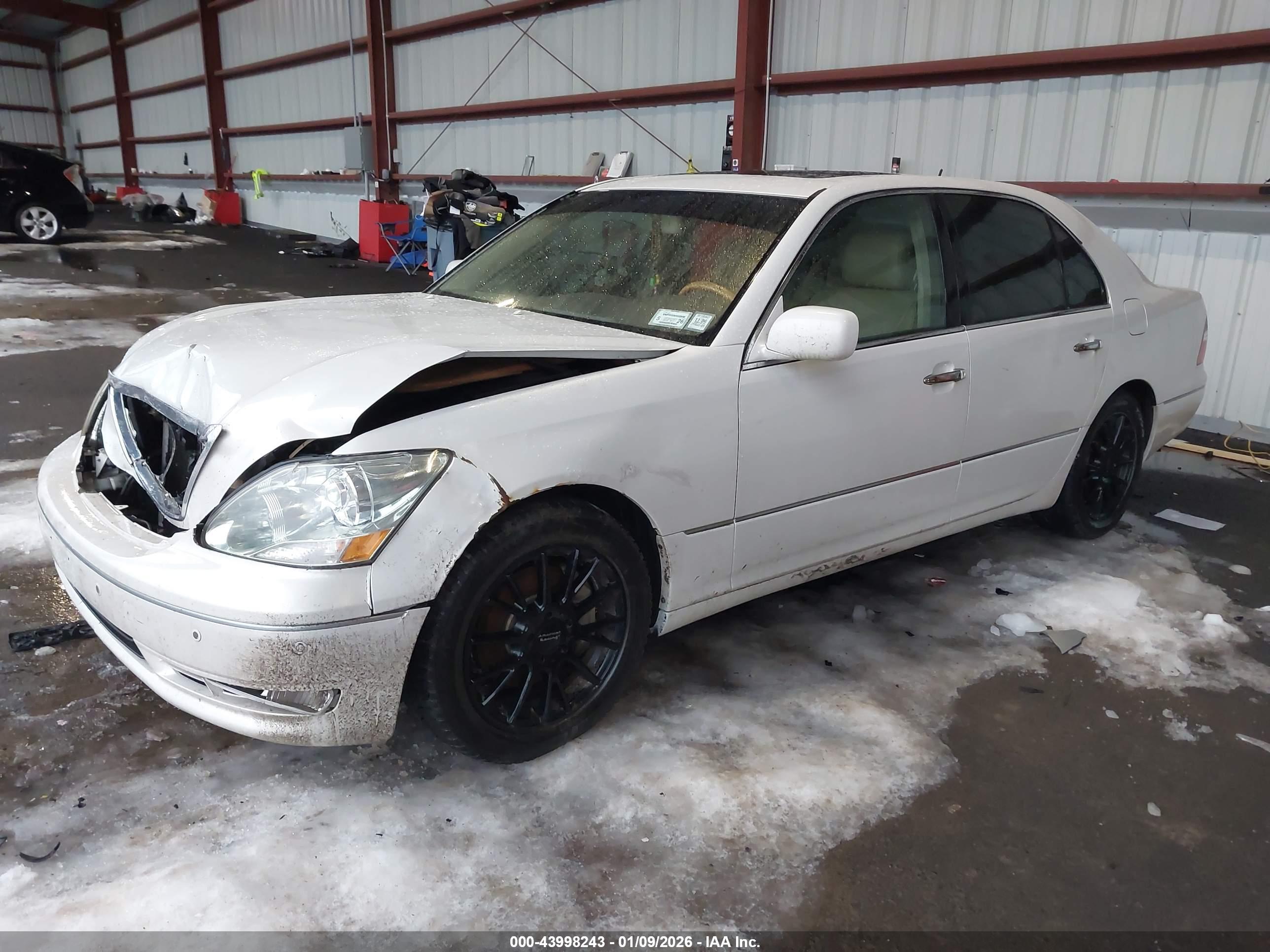 LEXUS LS image 2