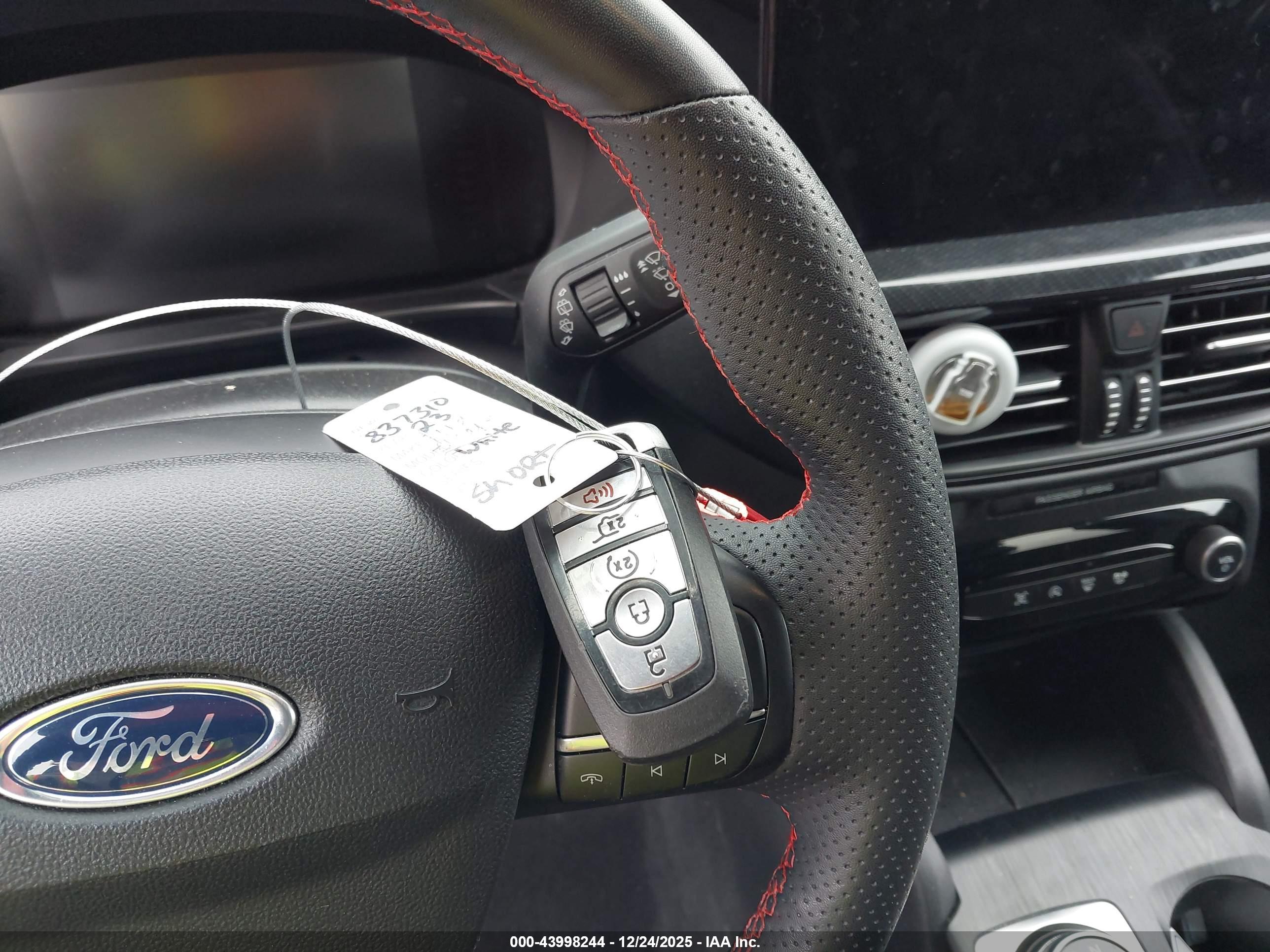 FORD ESCAPE image 11
