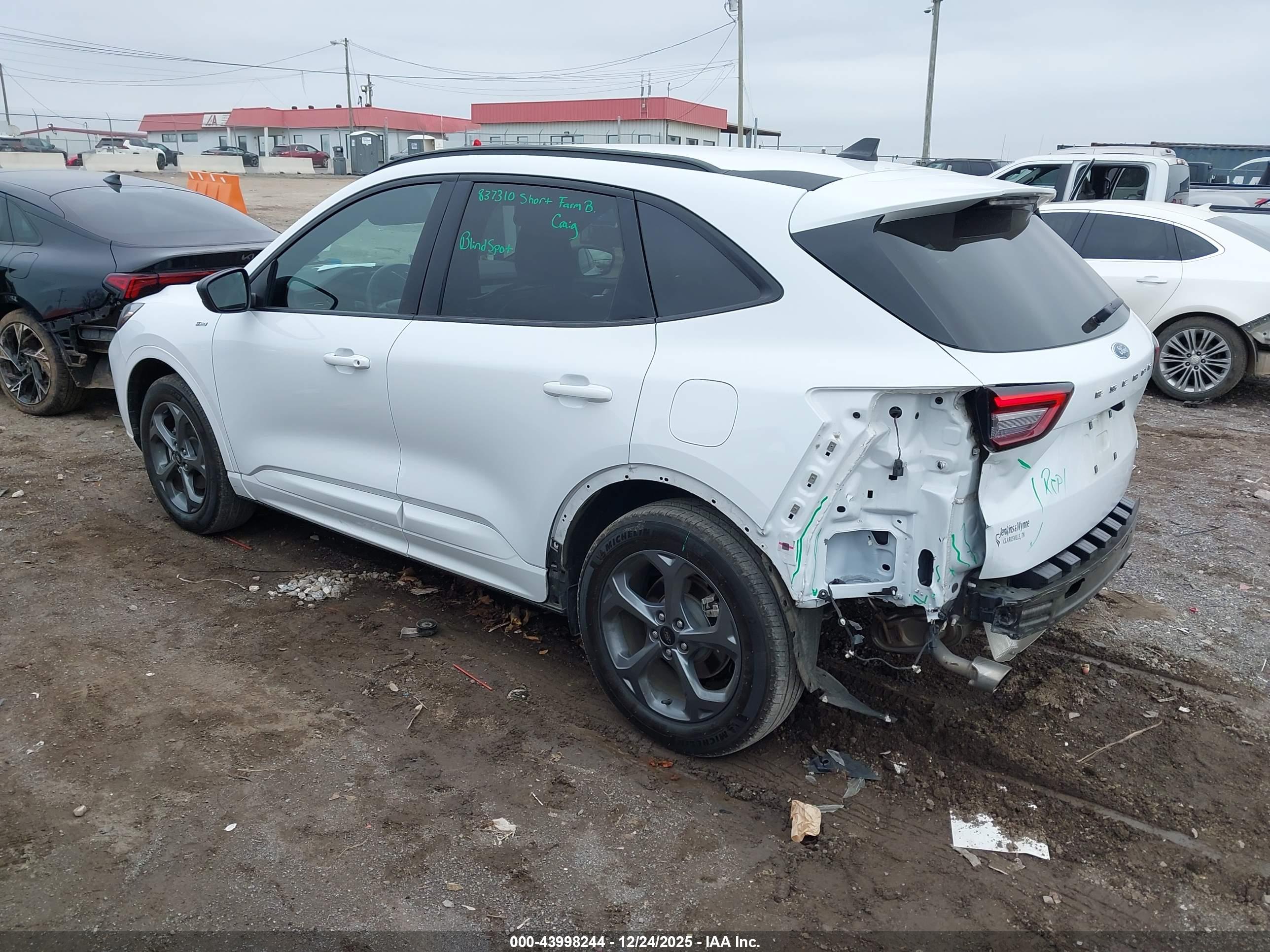 FORD ESCAPE image 3