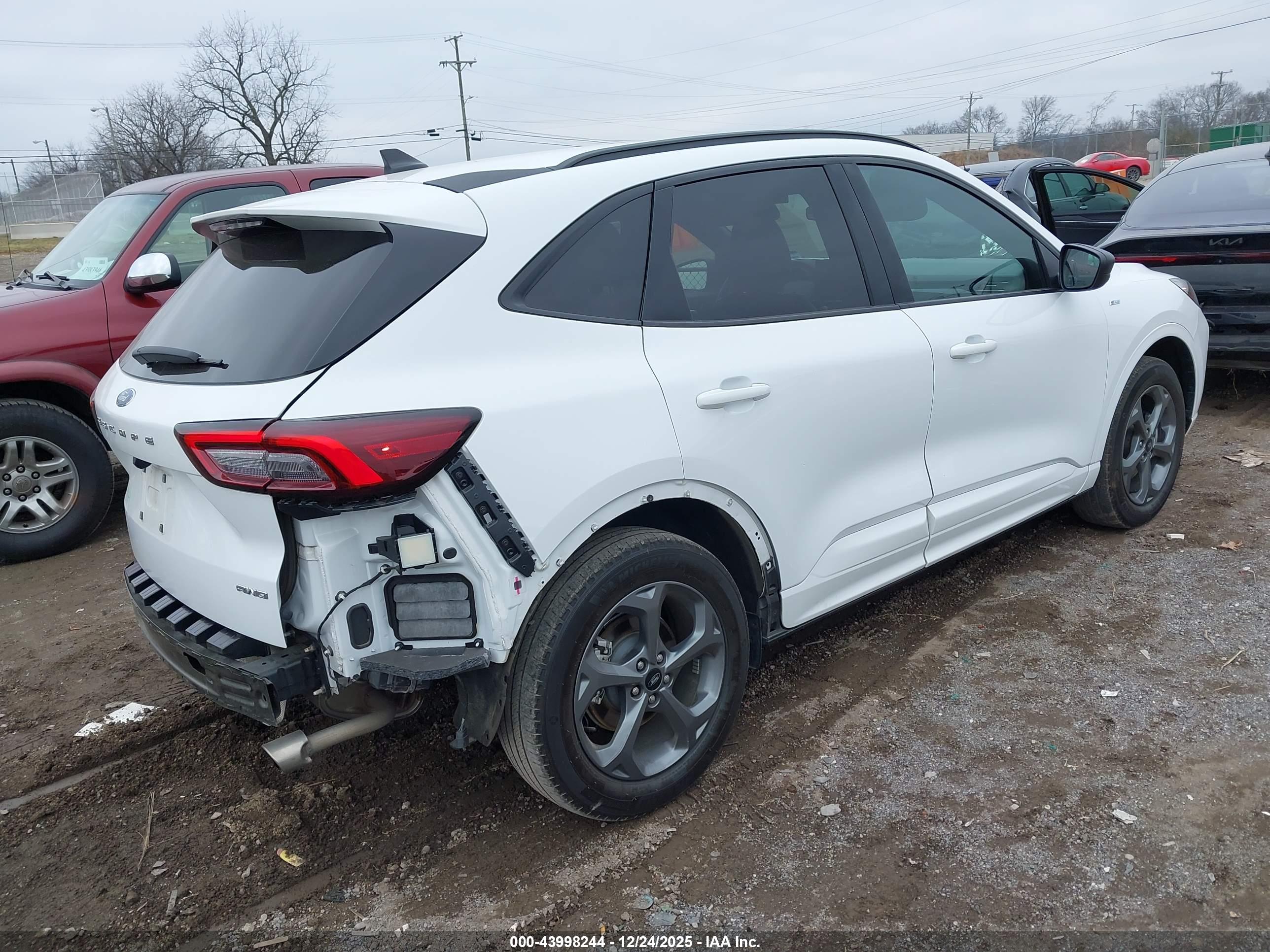 FORD ESCAPE image 4
