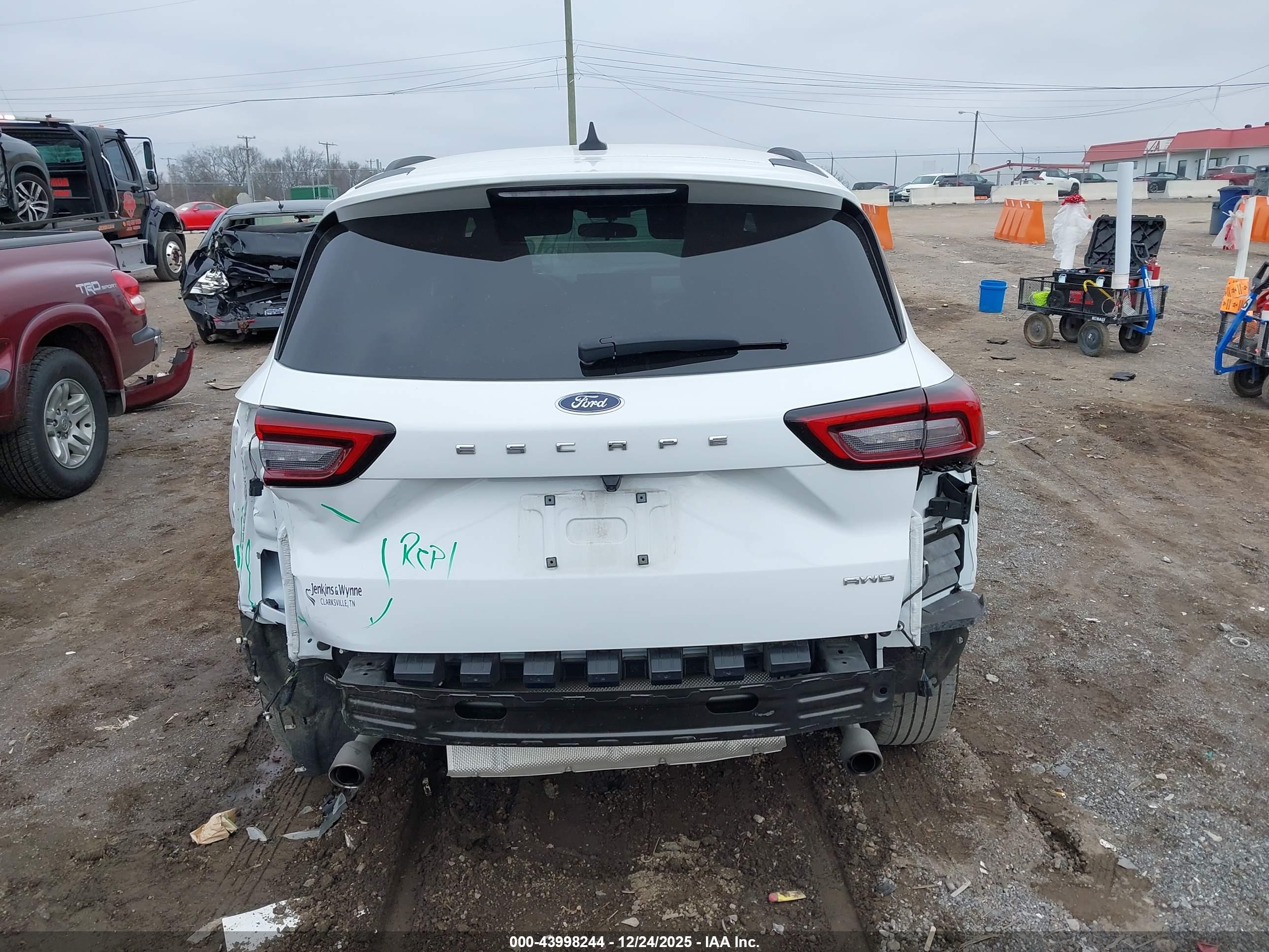 FORD ESCAPE image 6