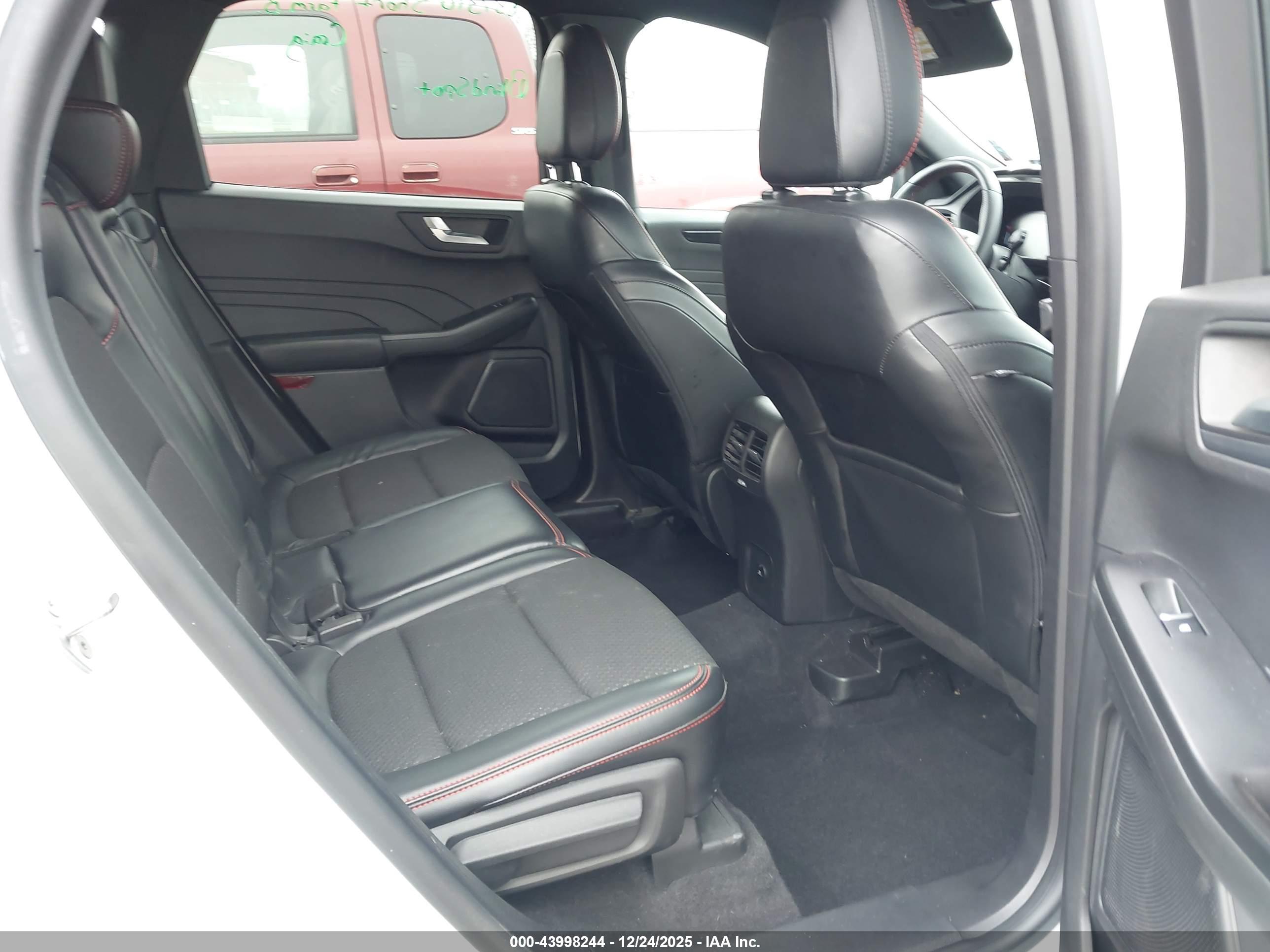FORD ESCAPE image 8