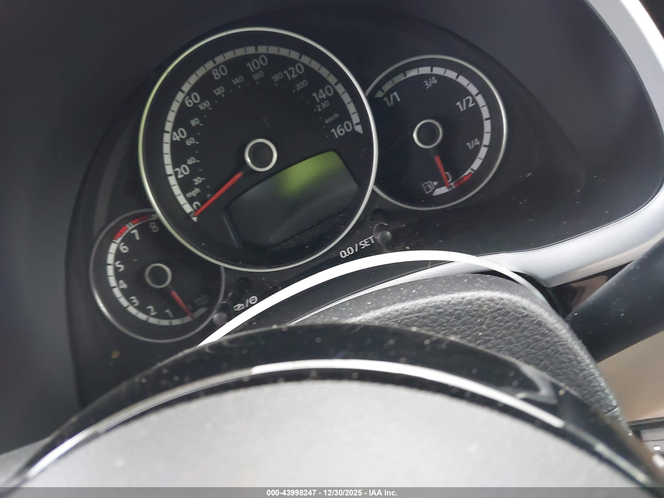 VOLKSWAGEN BEETLE image 7
